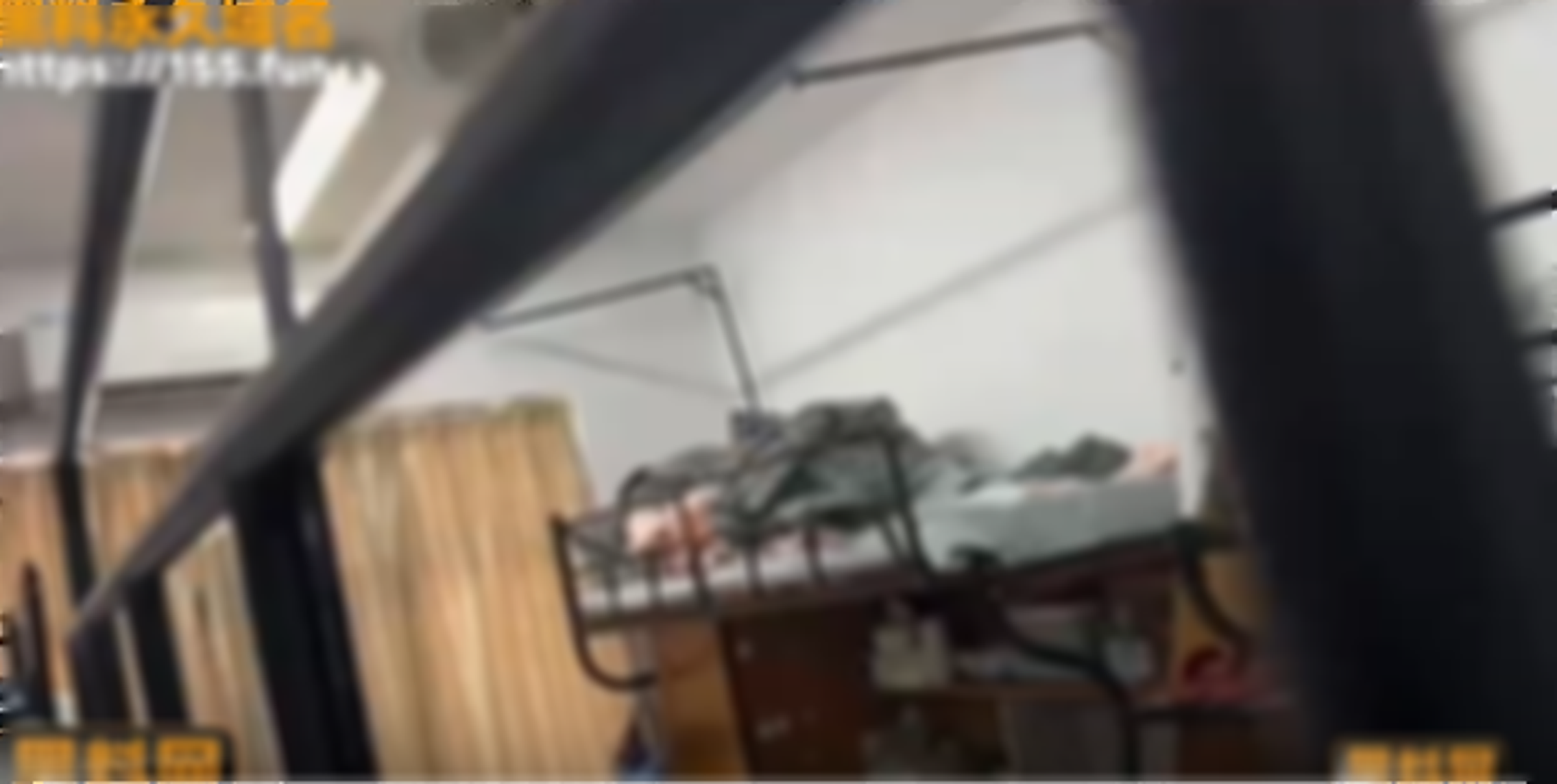 男女依舊不遮掩做愛。(翻自《黑料網》)