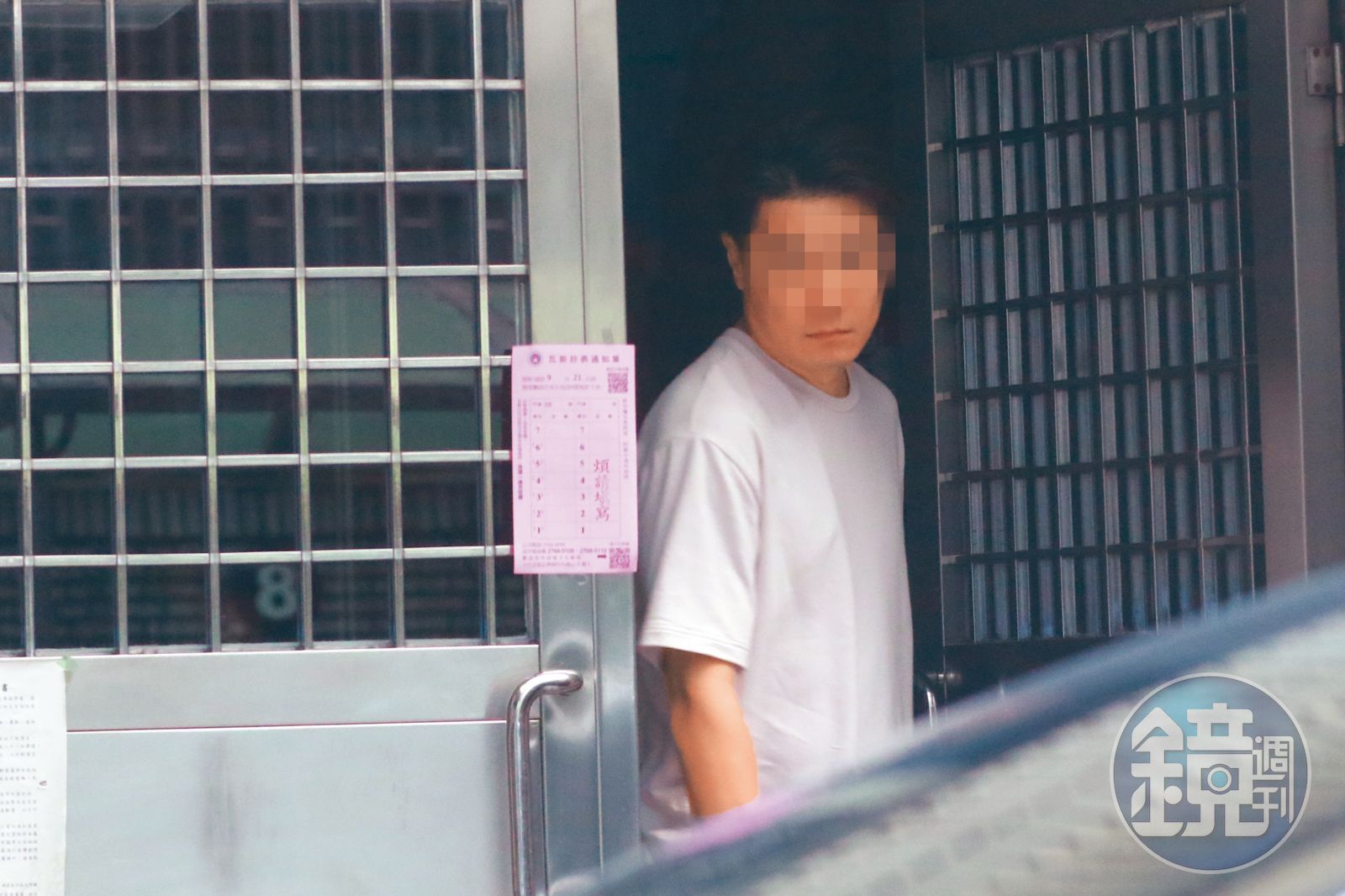 9月21日15點22分，因為擔心座駕影響交通，男友把行李扛進張家後不敢久待，趕緊出門移車