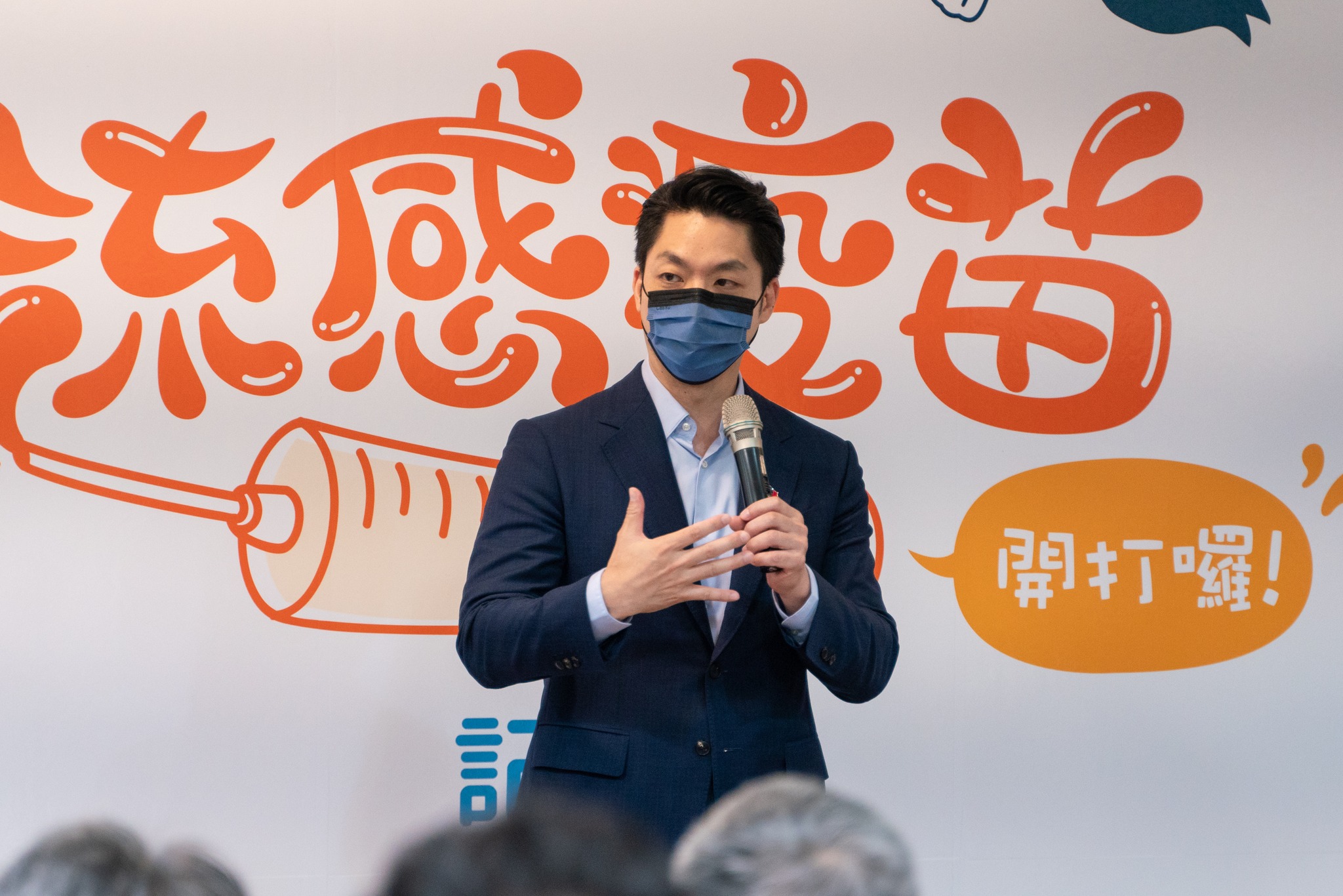 蔣萬安今天在臉書發文，強調「沒有人比誰更高端」，批評政府官員身為人民公僕，有責任了解並消除基層疑慮，保障民眾選擇與知的權利。（翻攝自蔣萬安臉書）