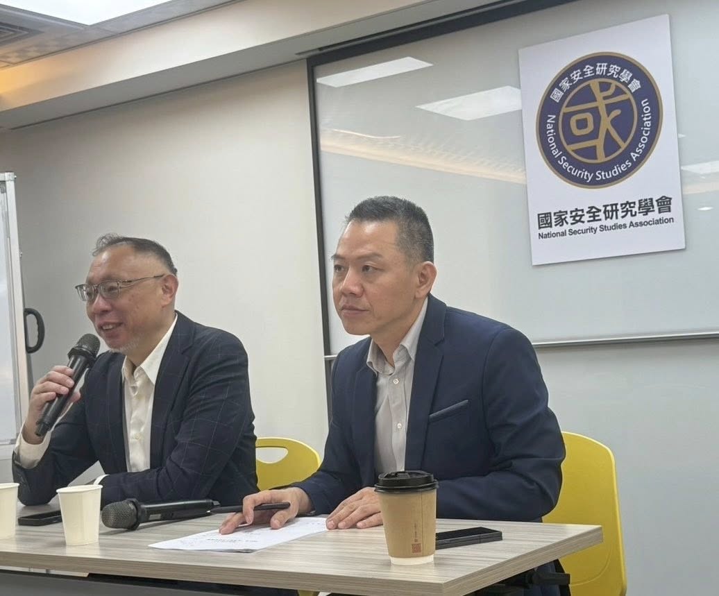范世平今和郭育仁公布傅崐萁的罷免案最新民調。（翻攝自范世平臉書）