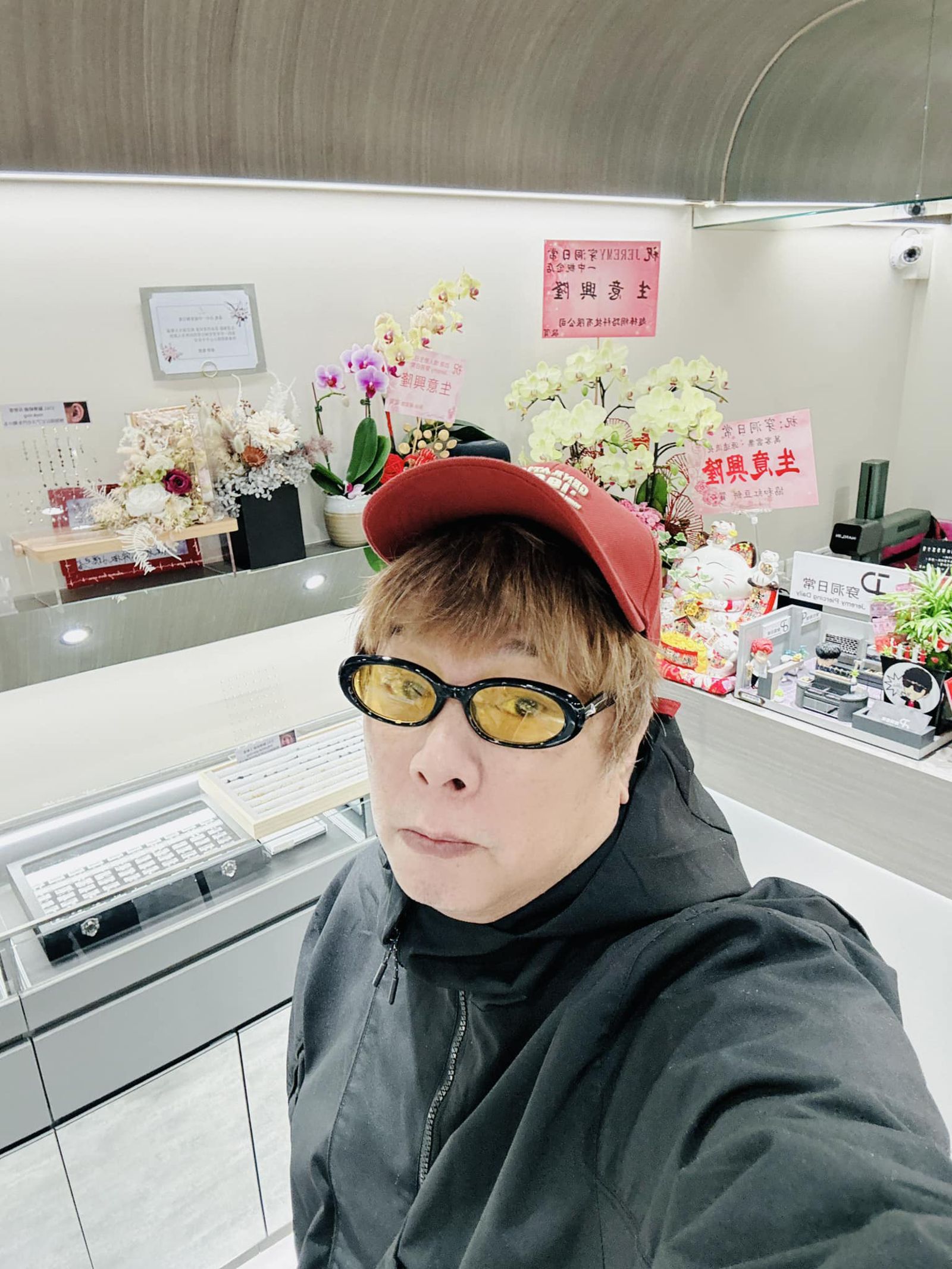 曹西平稱獨自扛下父親久病及家中貸款重擔。（翻攝自劉曹西平臉書）