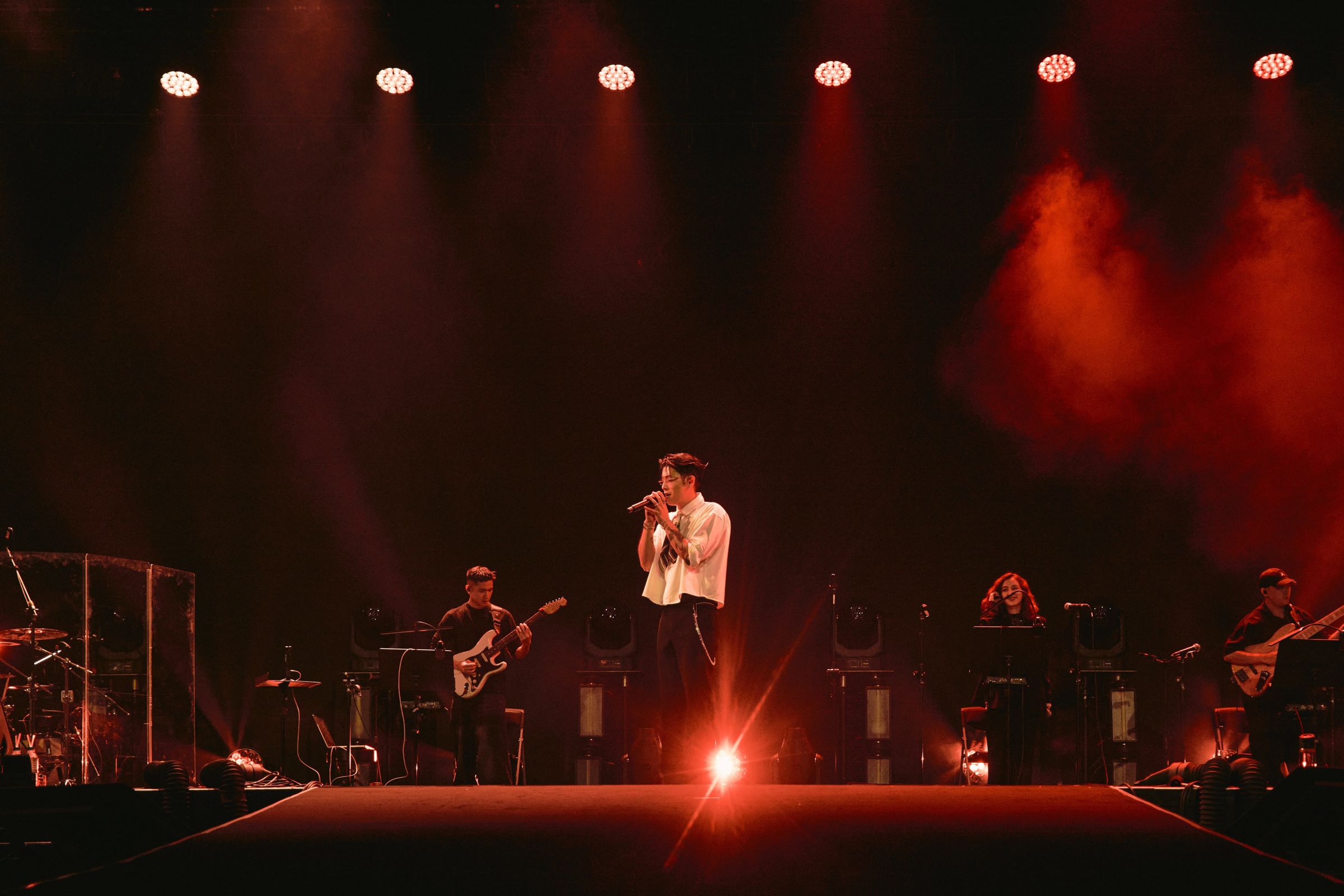 HowZ「Bloomin:最深的那一夜」專場演唱會於台北Legacy Tera登場,一連演唱24首歌曲,並分享近年音樂低潮與創作心境。(Light House提供)