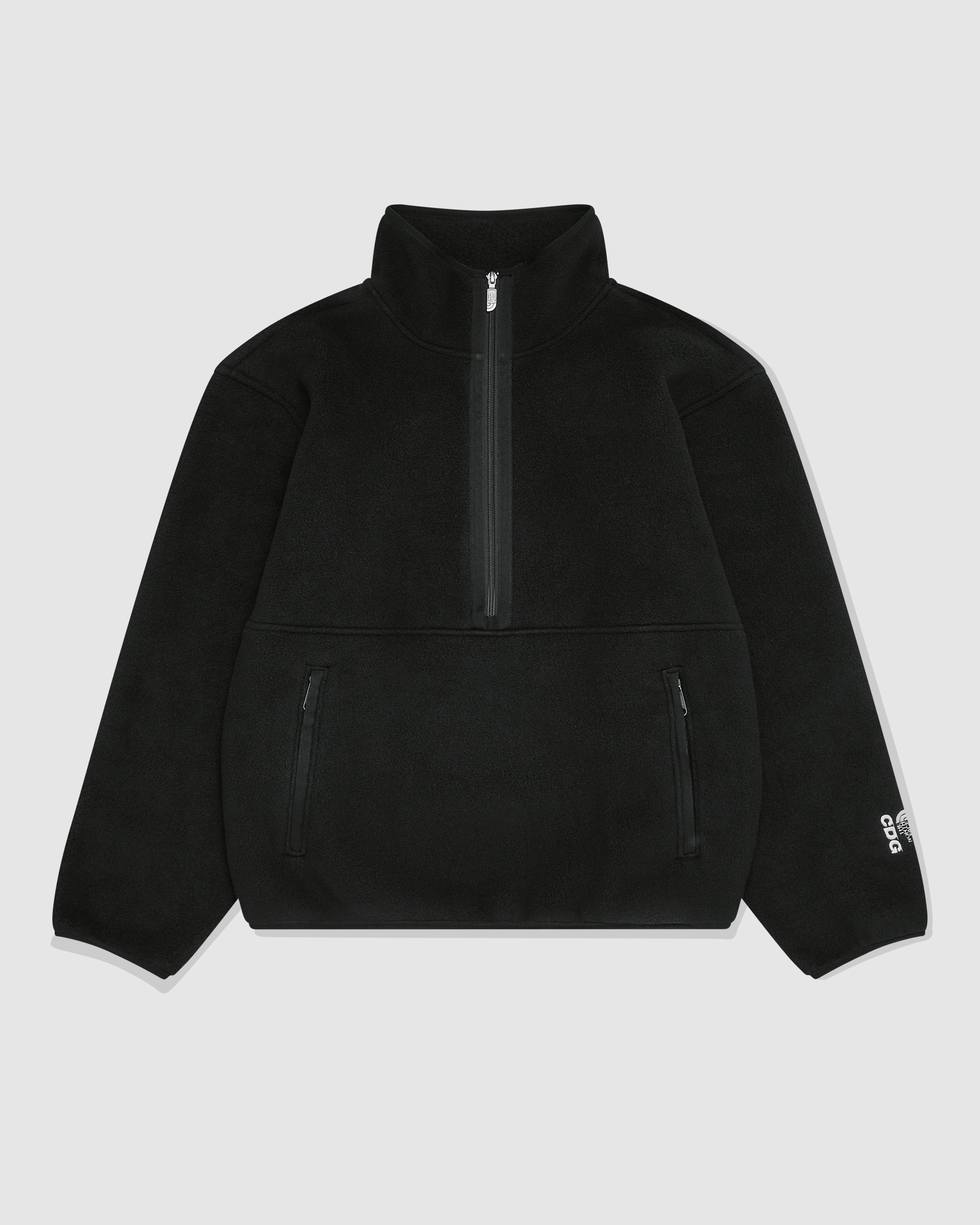 CDG x TNF秋冬聯名系列不羈黑刷毛套衫。NT$9,880（喜事集團提供）