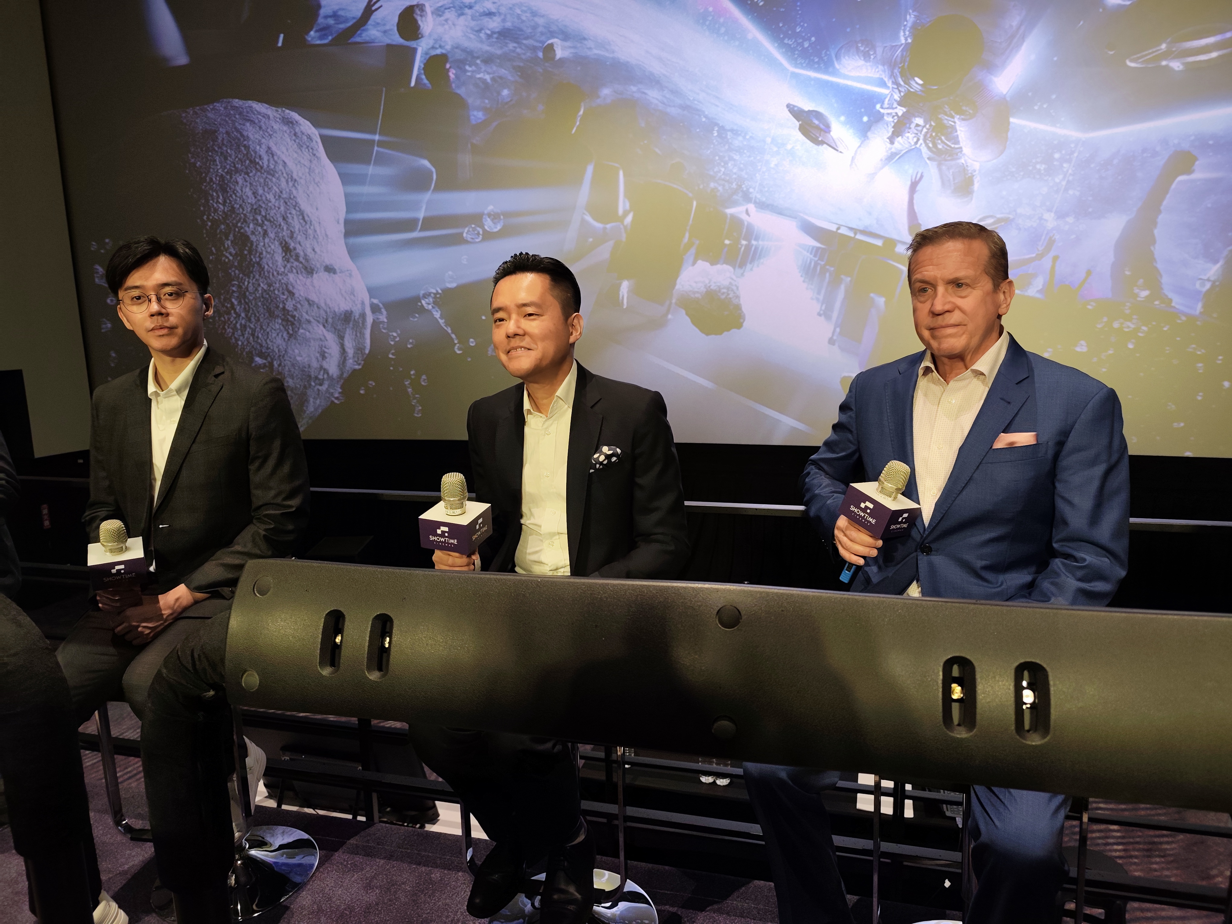 CJ 4DPLEX北美首席執行長Donald Silvio Savant、秀泰影城董事長廖偉銘、總經理廖偉翔接受媒體訪問，解惑影城各項細節。