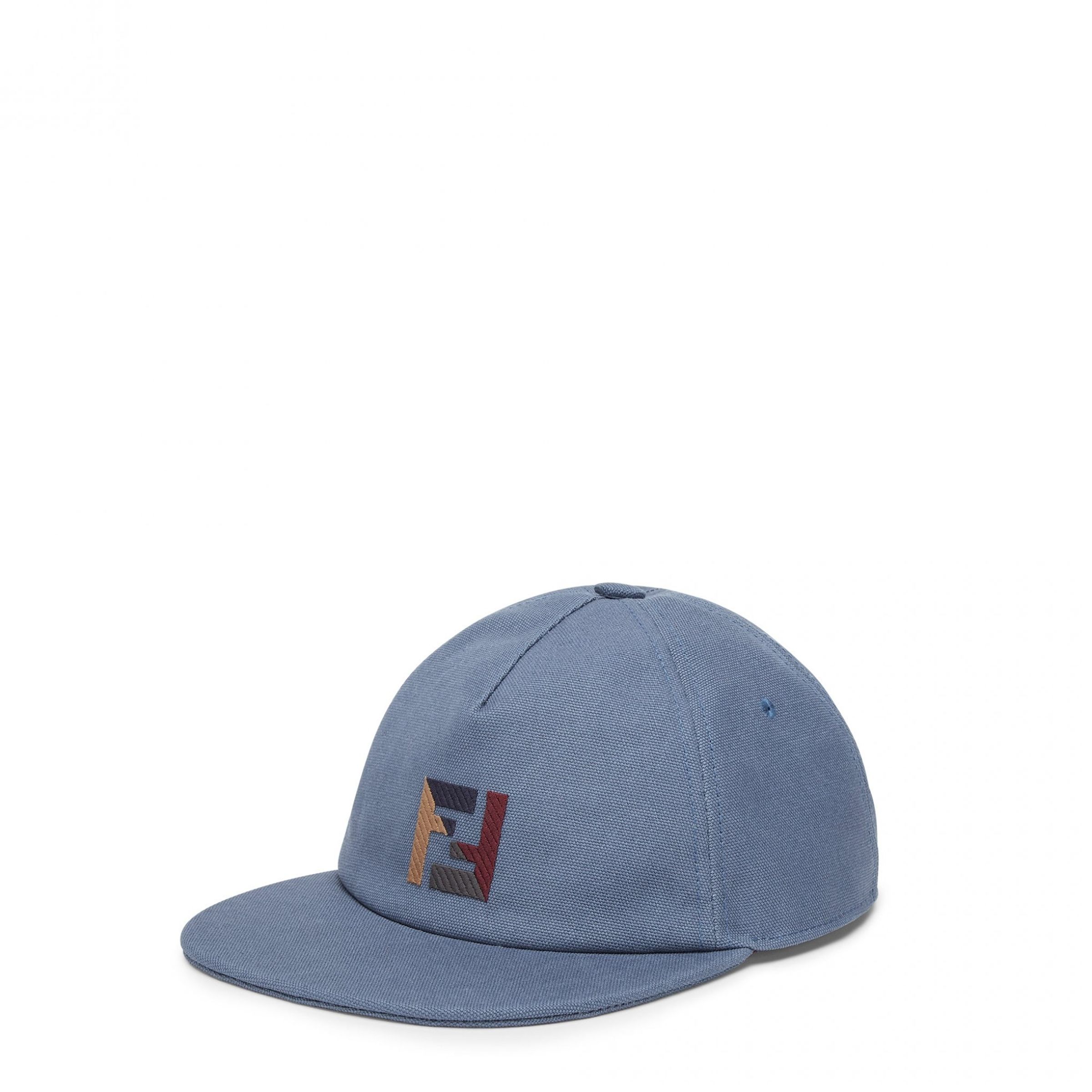 情人節限定系列多彩logo棒球帽。NT$17,200（FENDI提供）