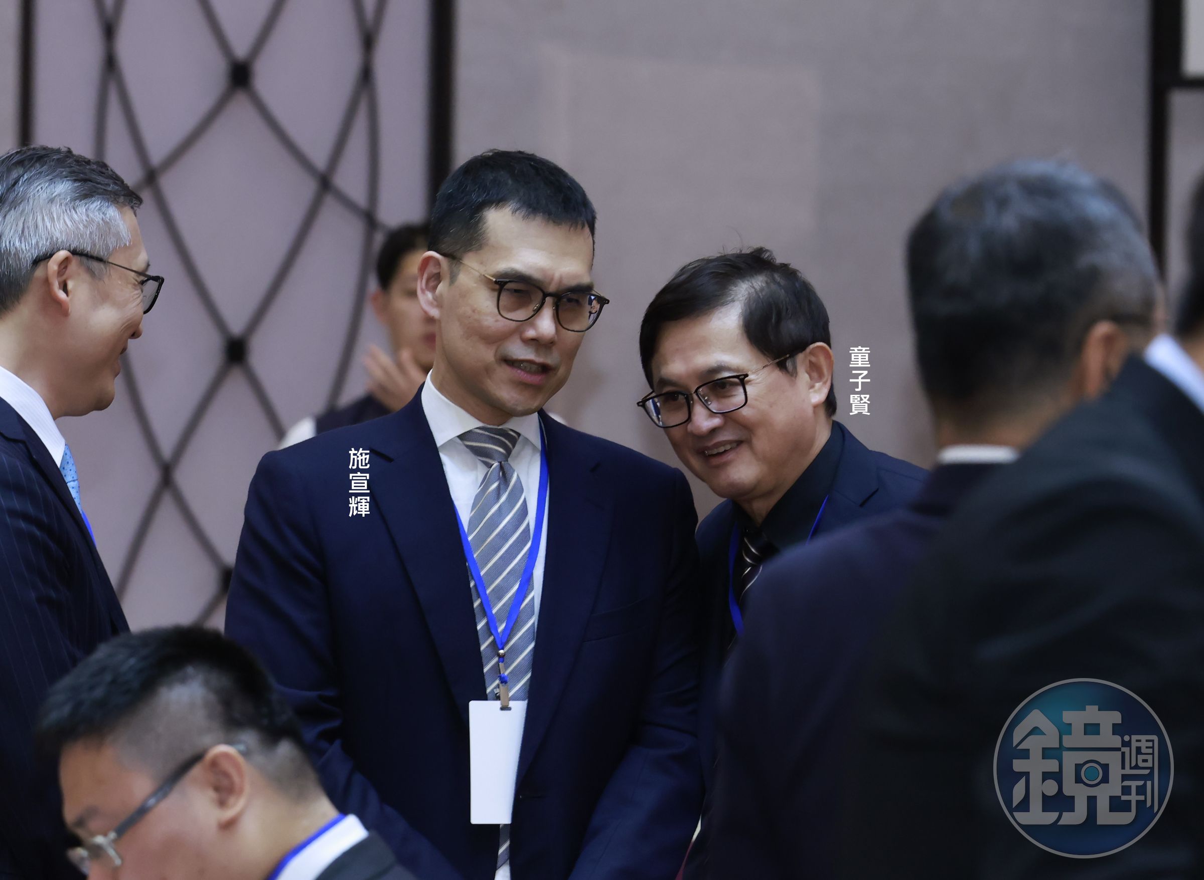 和碩集團董事長童子賢即將卸下玉山科技協會理事長職務，傳出安碁資訊董事長施宣輝接任呼聲高。圖為2人出席7月21日玉山科技協會晚宴。
