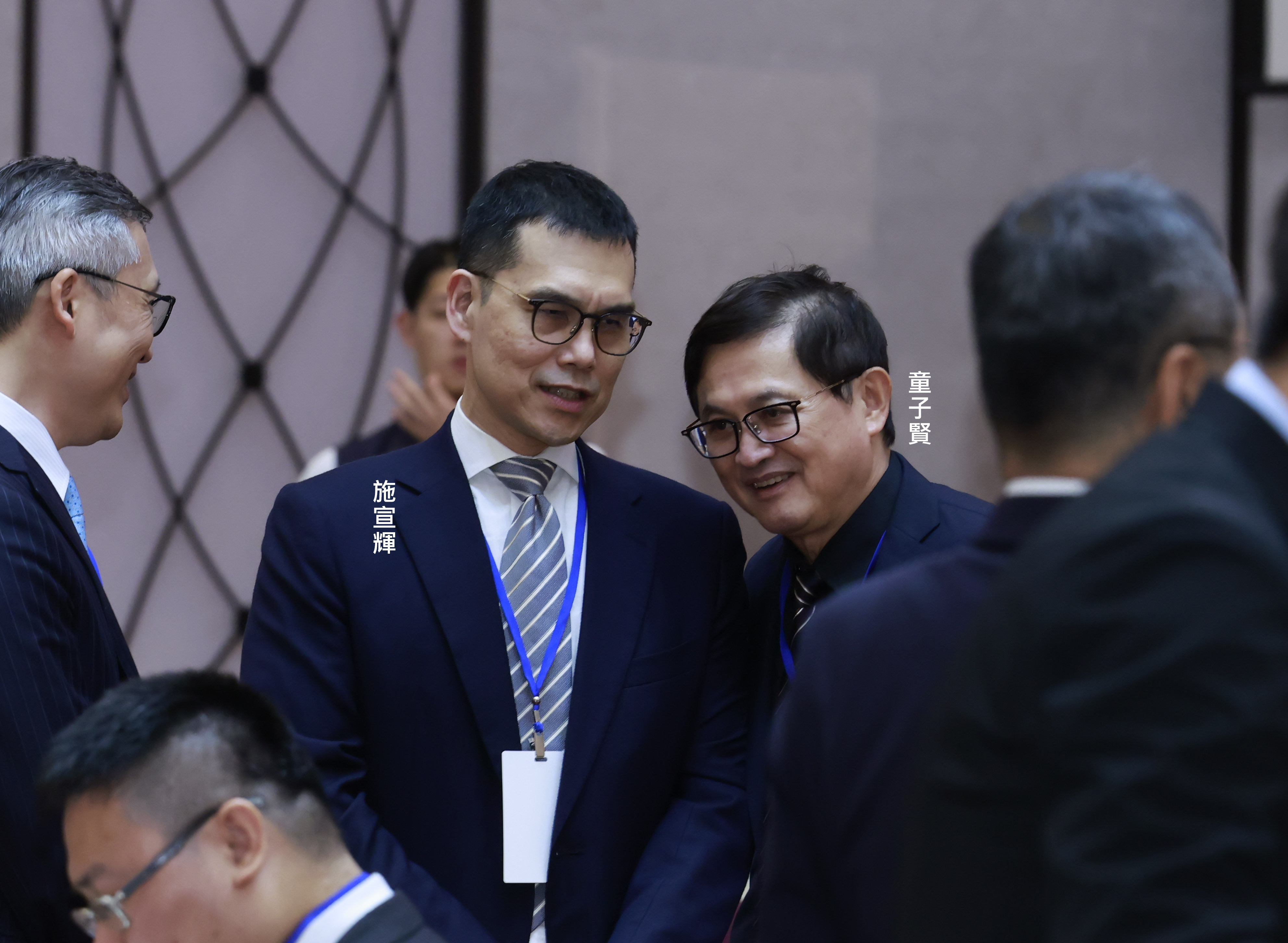 和碩集團董事長童子賢即將卸下玉山科技協會理事長職務，傳出安碁資訊董事長施宣輝接任呼聲高。圖為2人出席7月21日玉山科技協會晚宴。