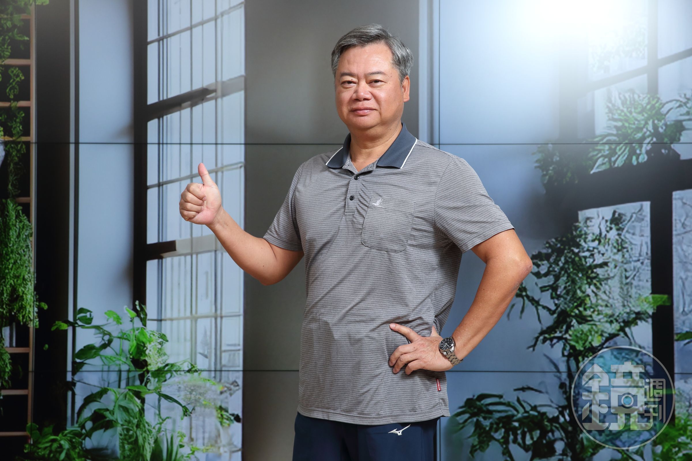 陳重銘認為,今年股市高檔震盪劇烈,資金會回流到金融股,因此買進700張彰銀。