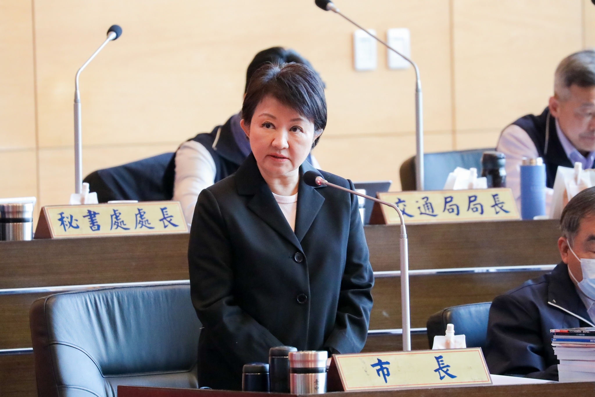 台中某國小少棒教練涉性騷，今再爆案外案，引薦狼教練進學校的老教練也曾性騷學童，市長盧秀燕表示將追究是否有失職人員。（中市府提供）