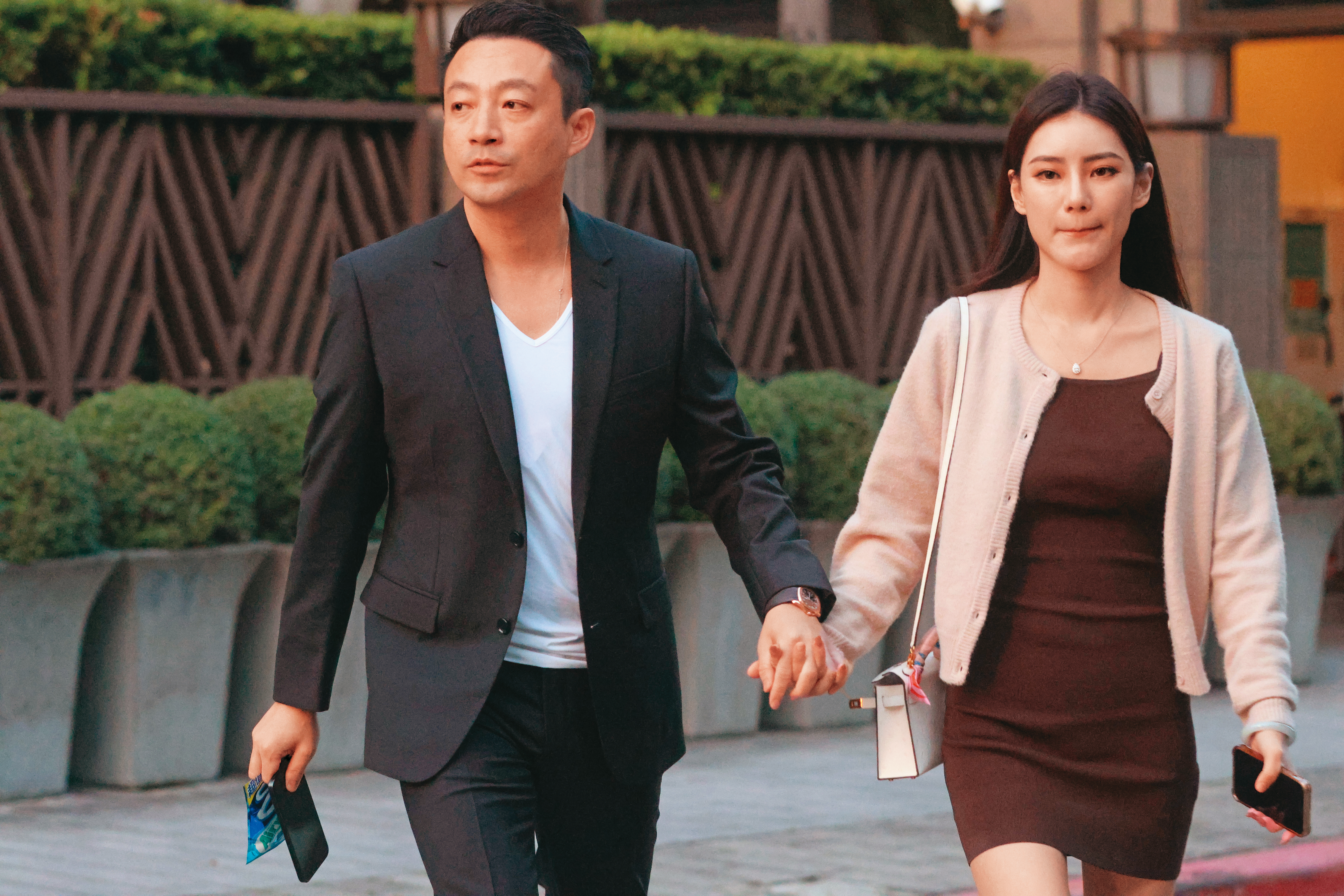 汪小菲（左）與Mandy（右）透過整形名醫李進良相識相戀，二人都是二婚老司機。