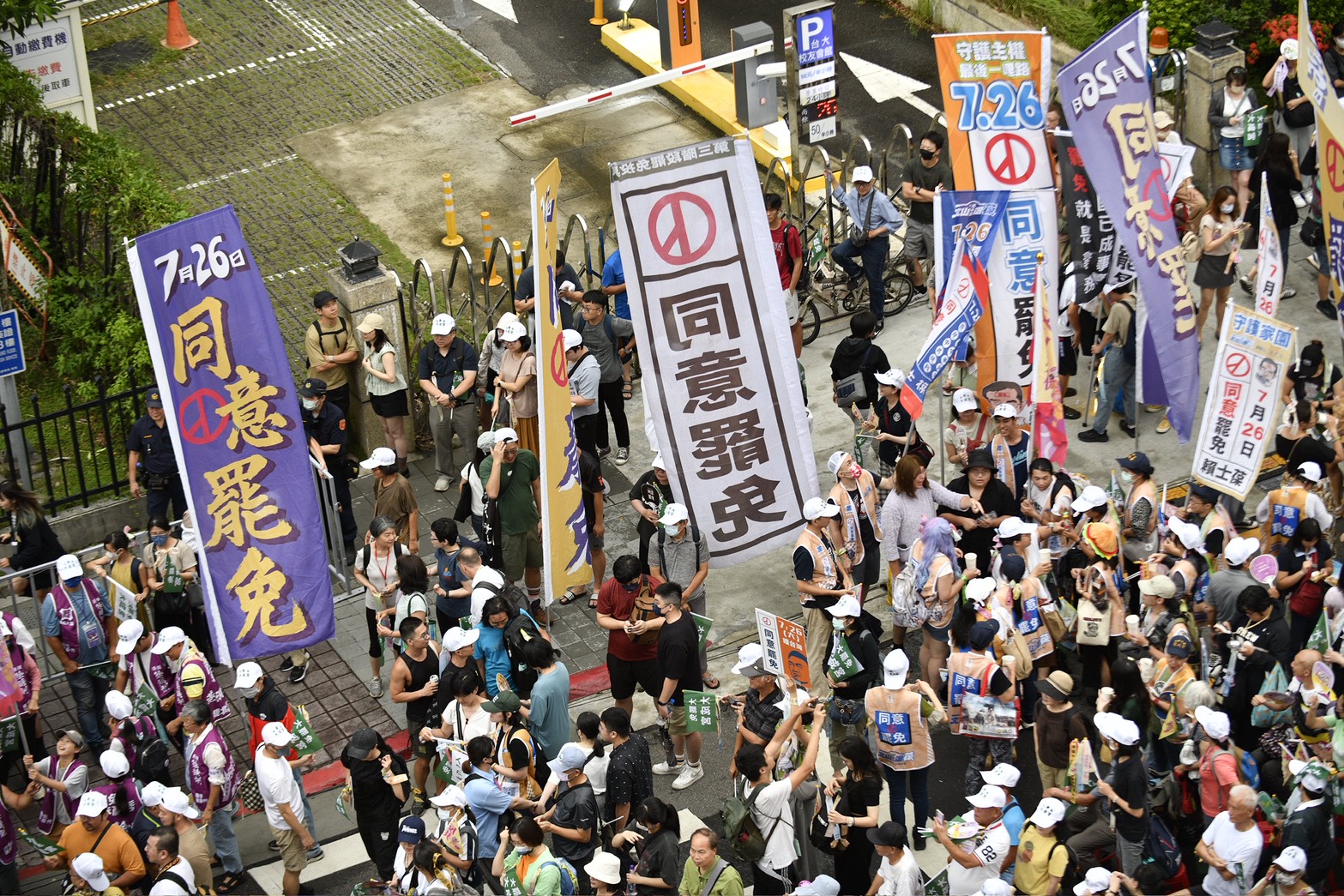 隨著「726大罷免」進入倒數4天，中國民運人士分析若大罷免失敗，後果將不堪設想。（鏡報李智為）