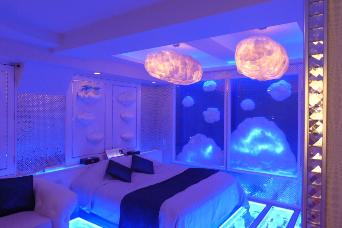 摩鐵有猛鬼？員工告訴你「男女全裸砲擊」比幽靈更恐怖。（示意圖，翻自tadaloveho.com）