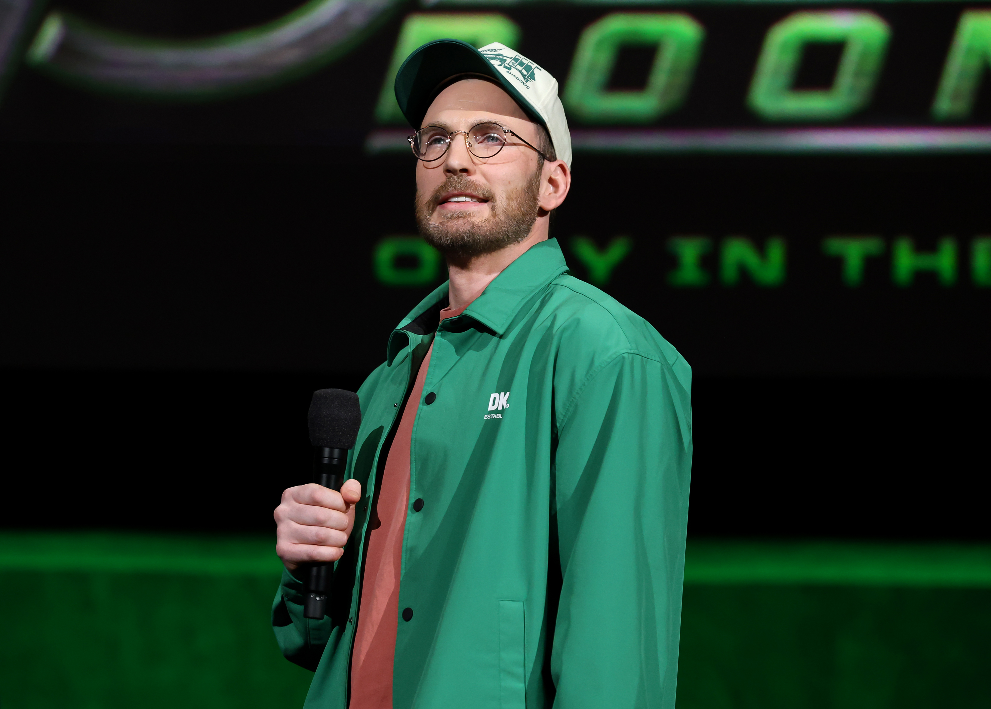 克里斯伊凡出席「戲院博覽會」，在《復仇者聯盟：末日崛起》首波預告放映後出場，讓會場氣氛到最高點。（漫威影業提供）