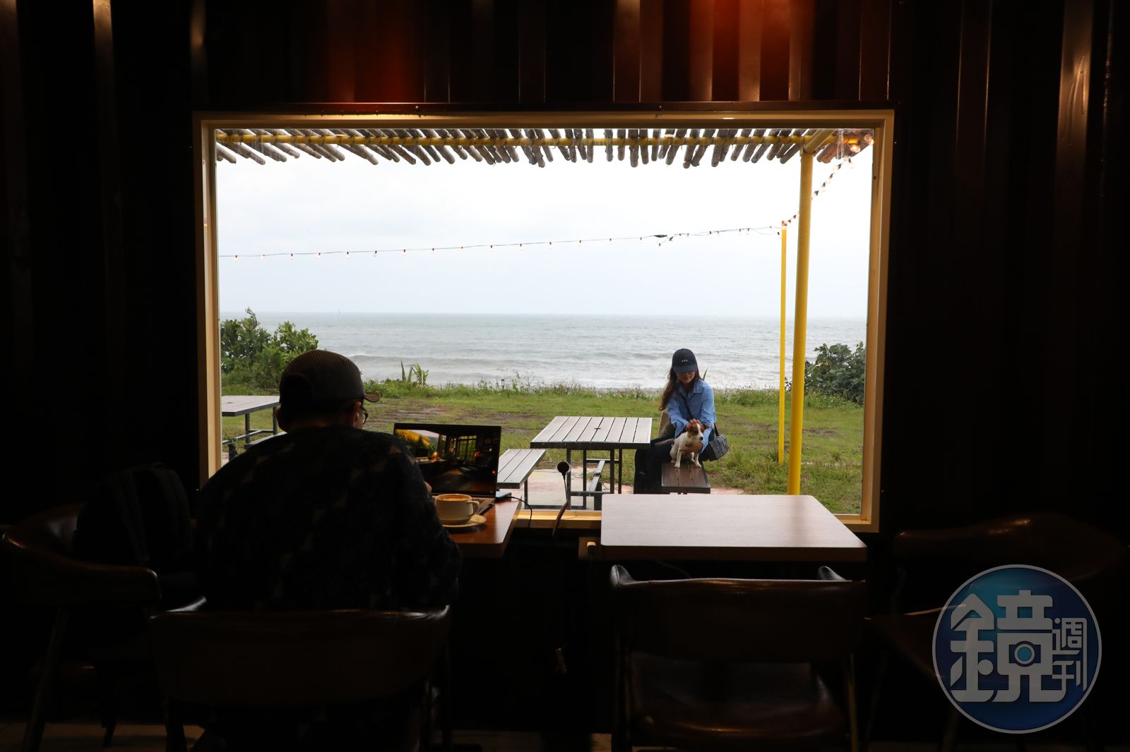 帶毛小孩看海踏浪、追夕陽、賞飛機！林口人私藏的海岸遛狗景點