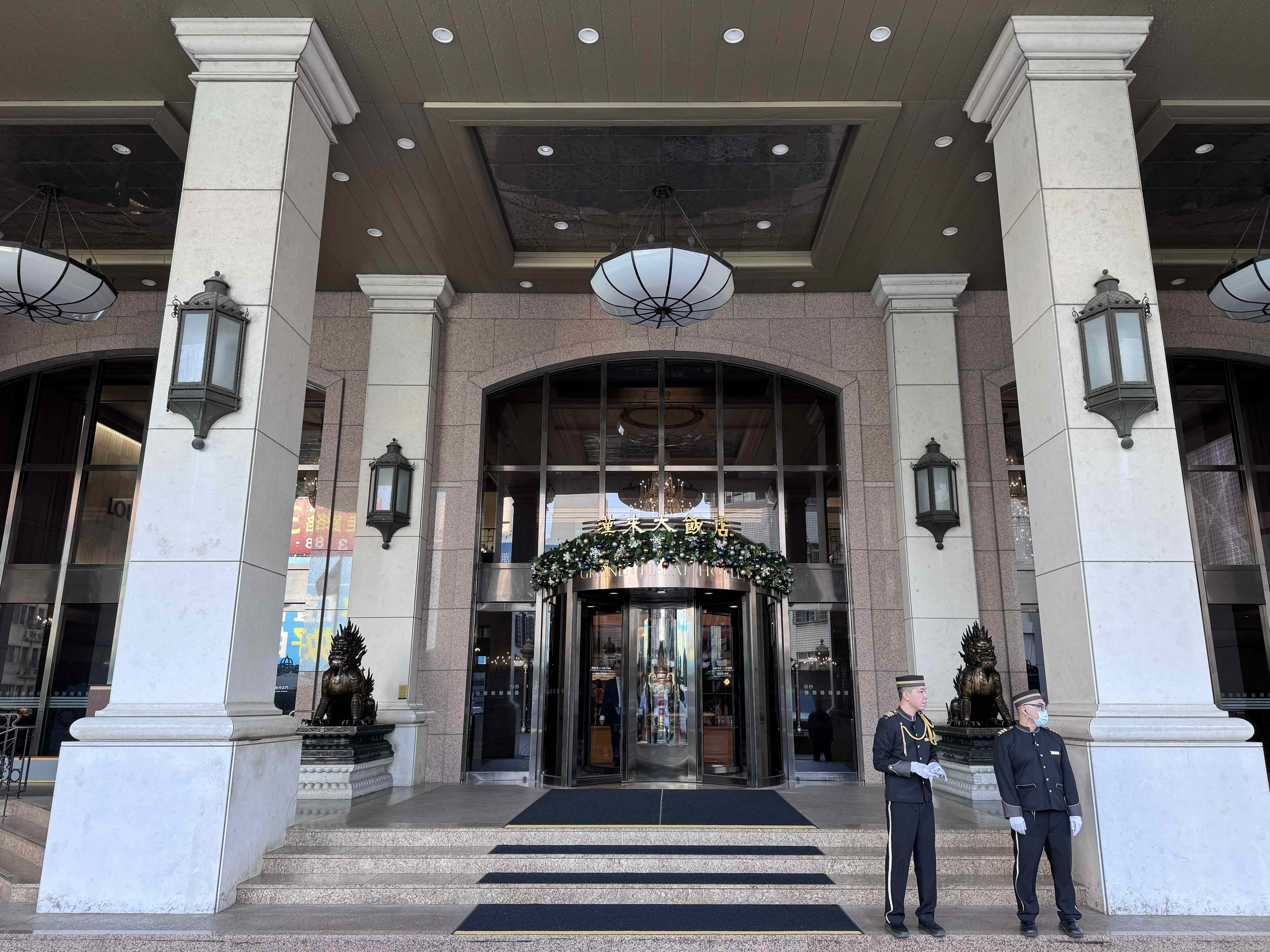 「翠園粵菜餐廳」位於「高雄漢來大飯店」十樓。