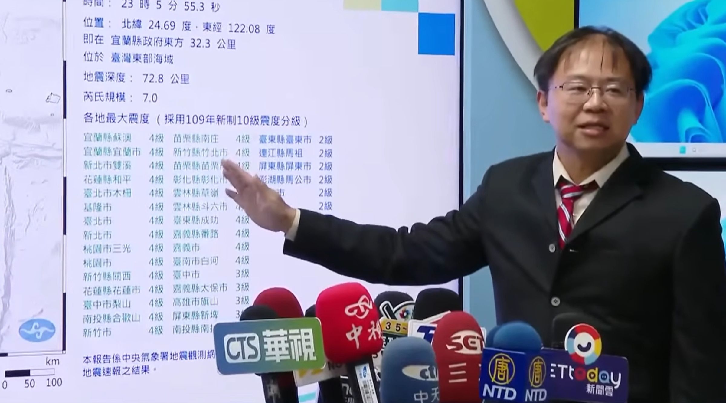 氣象中心地震測報中心科長陳達毅說明27日地震概況，並提醒未來一週可能還有規模5.5至6.0餘震。（鏡新聞）