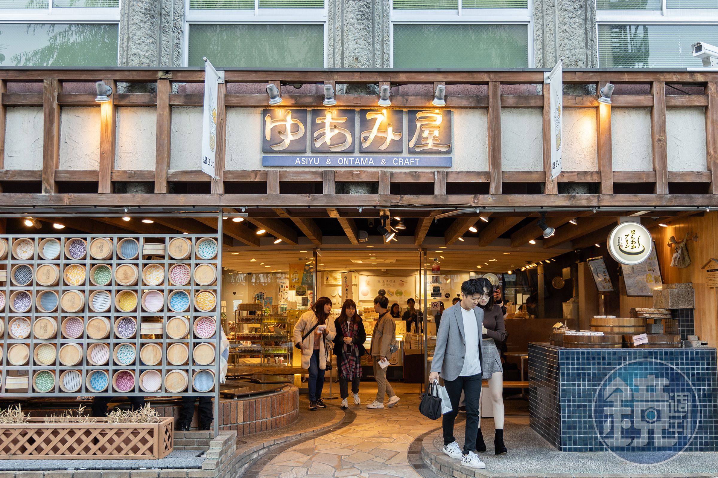 在「ゆあみ屋」除了品嘗布丁，也能挑選許多當地特色伴手禮。