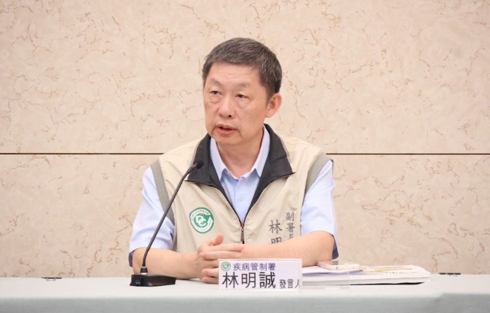 開學流感爆發?上週就診逾10萬人 再增85例重症、14死