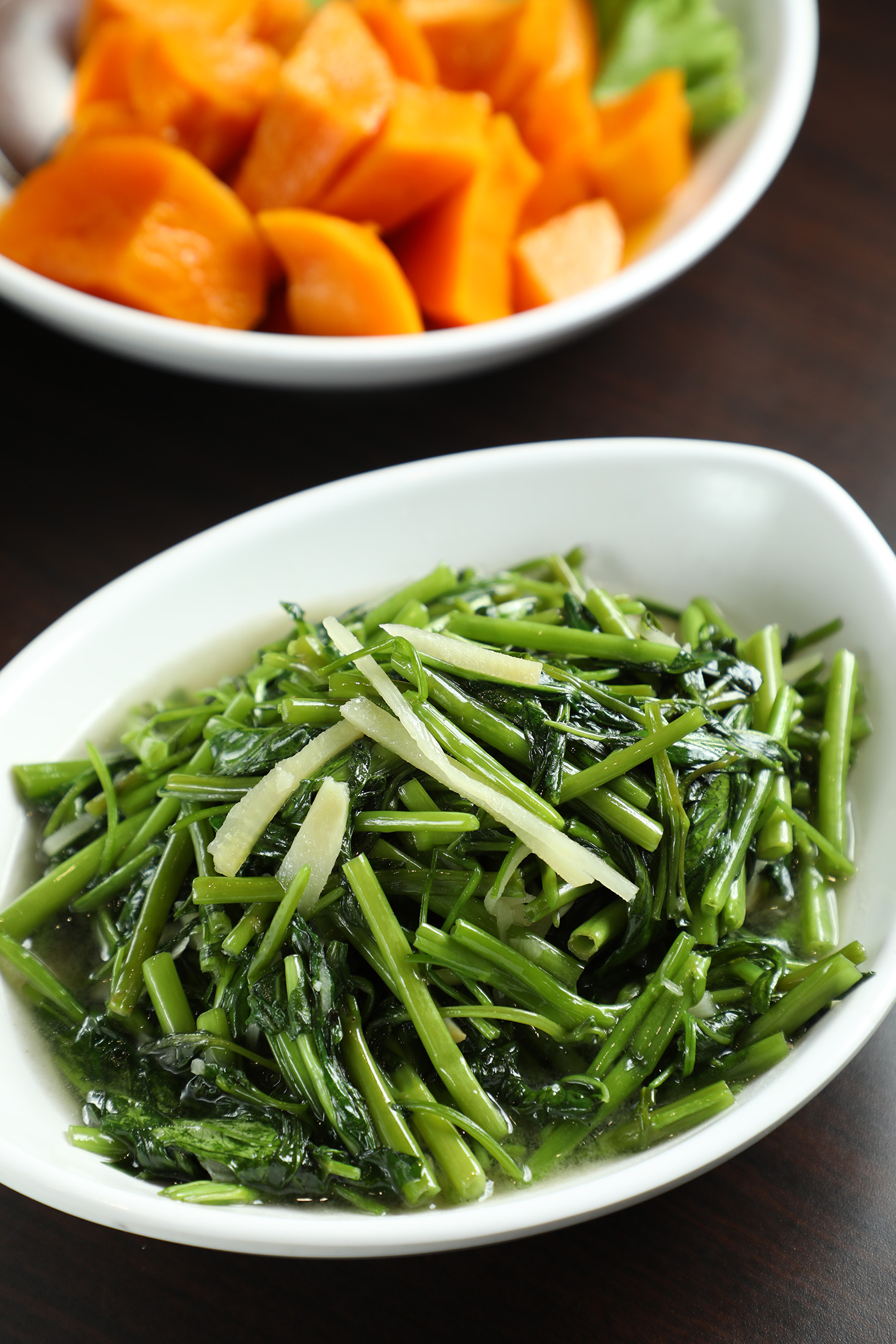 「酸筍空心菜」將切絲的酸筍與空心菜一起熱炒，酸香有味。（220元／份）
