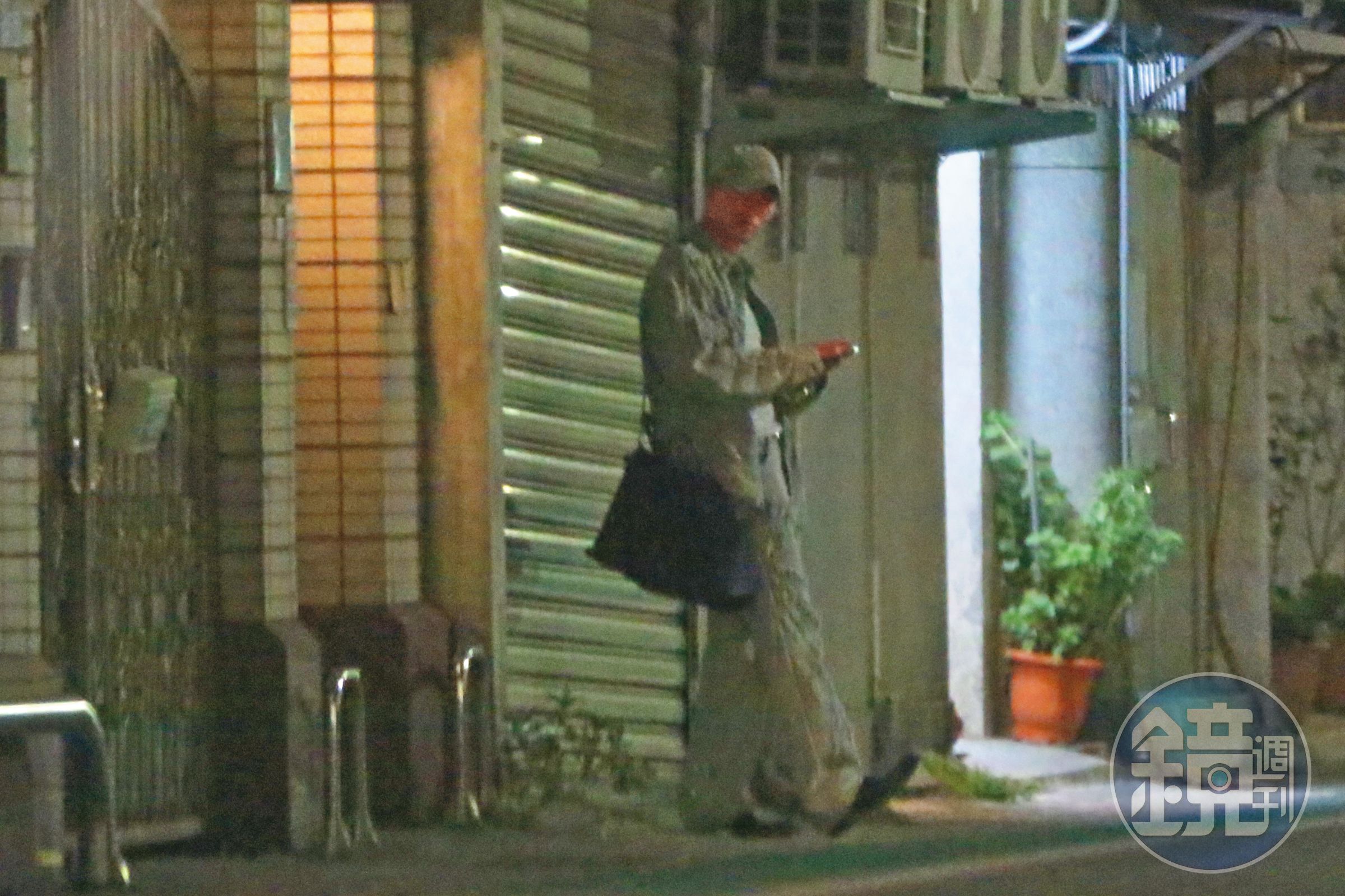 本刊直擊凱文除了北市博愛路的住處，還有大直的家，疑與妻子分居中。