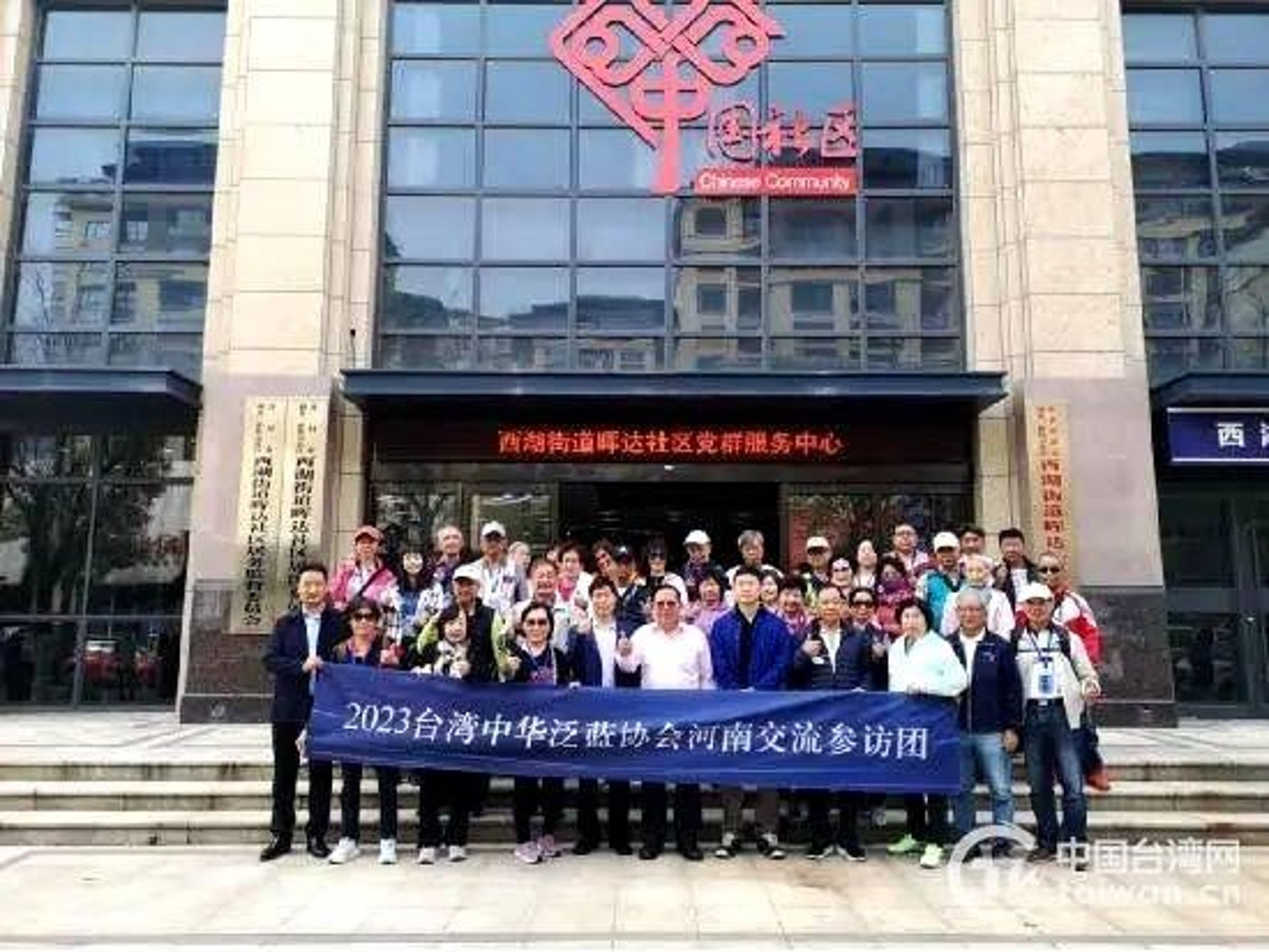 中國泛藍協會今年多次受中國台辦機關邀請赴中國接受招待,其鄭姓、葉姓領隊涉犯《反滲透法》《總統副總統選舉罷免法及公職人員選舉罷免法》,分別以15萬、5萬交保。(翻攝自中國台灣網)