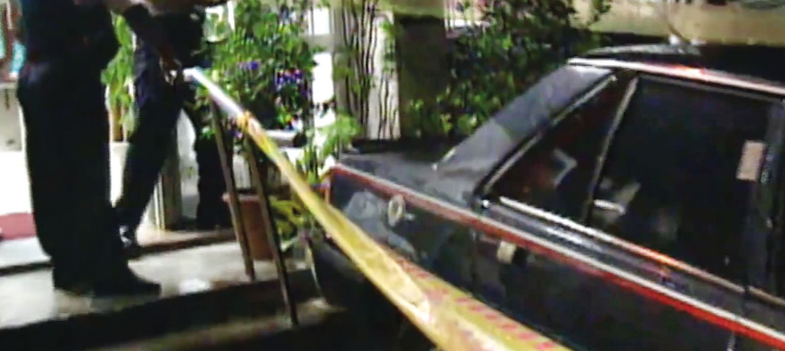 警方搜索張玉庭的轎車，在車上發現部分證物。（翻攝東森新聞）