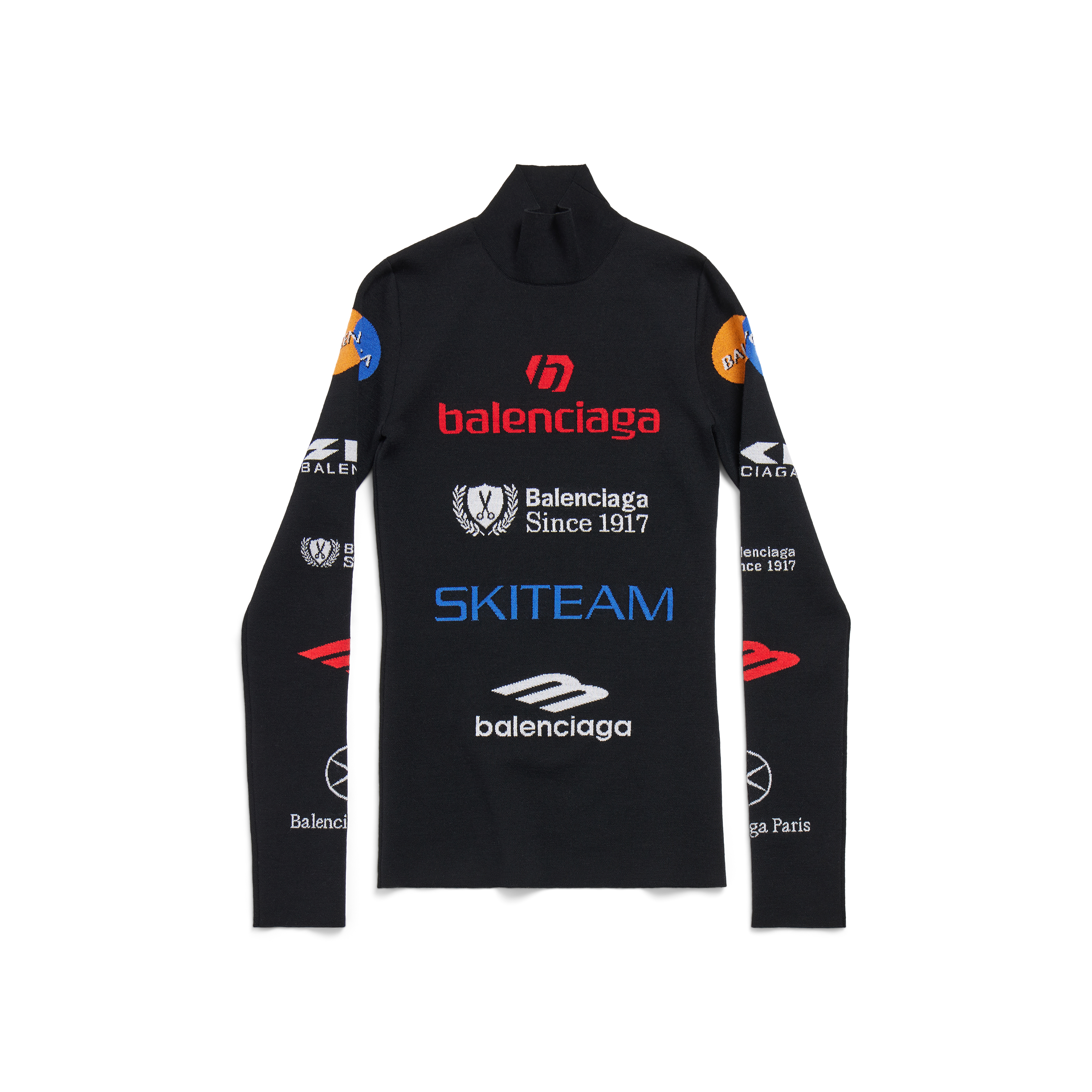 印滿贊助商式logo長袖上衣。NT$55,300（BALENCIAGA提供）