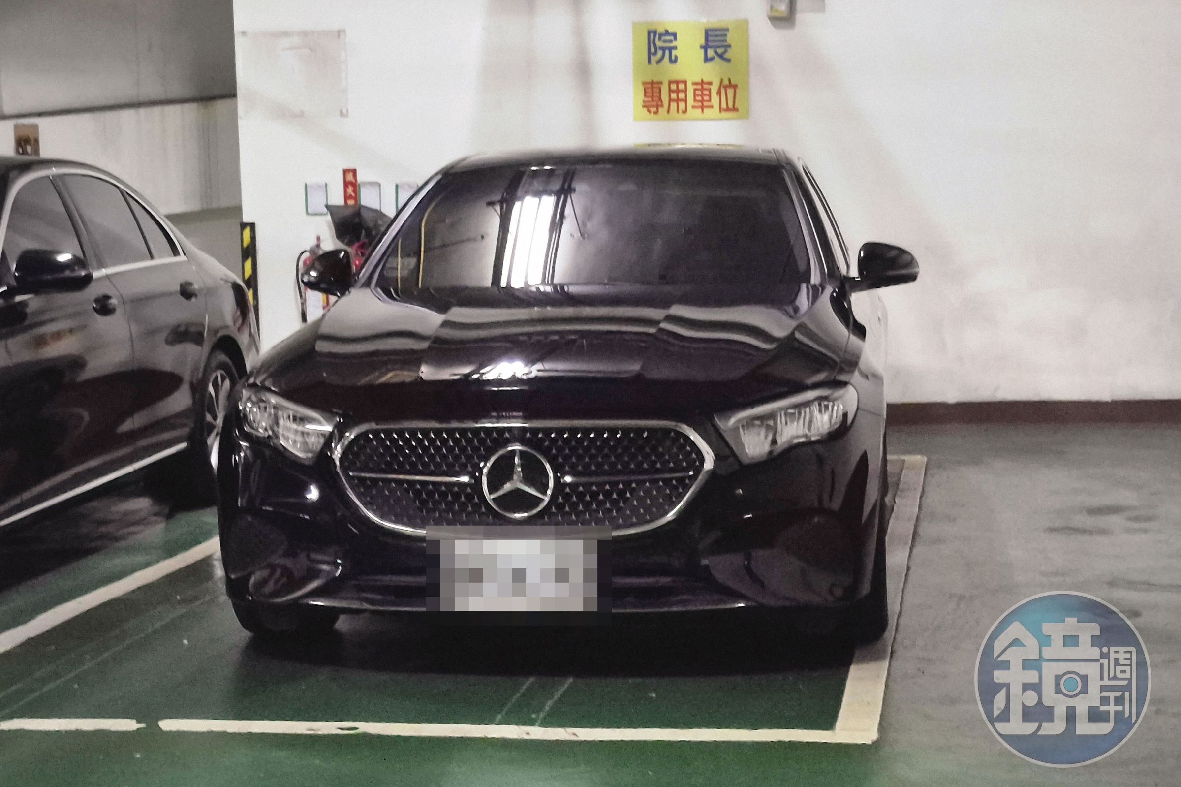 馮明珠遭爆把小港醫院院長的賓士公務車(圖)納為己用。(讀者提供)