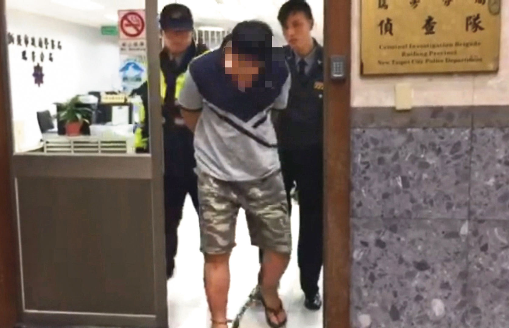 蘇男（中）因殺人案被輕判11年，出獄後隨即重操舊業，行竊不斷，一再被逮入獄。（東森新聞提供）