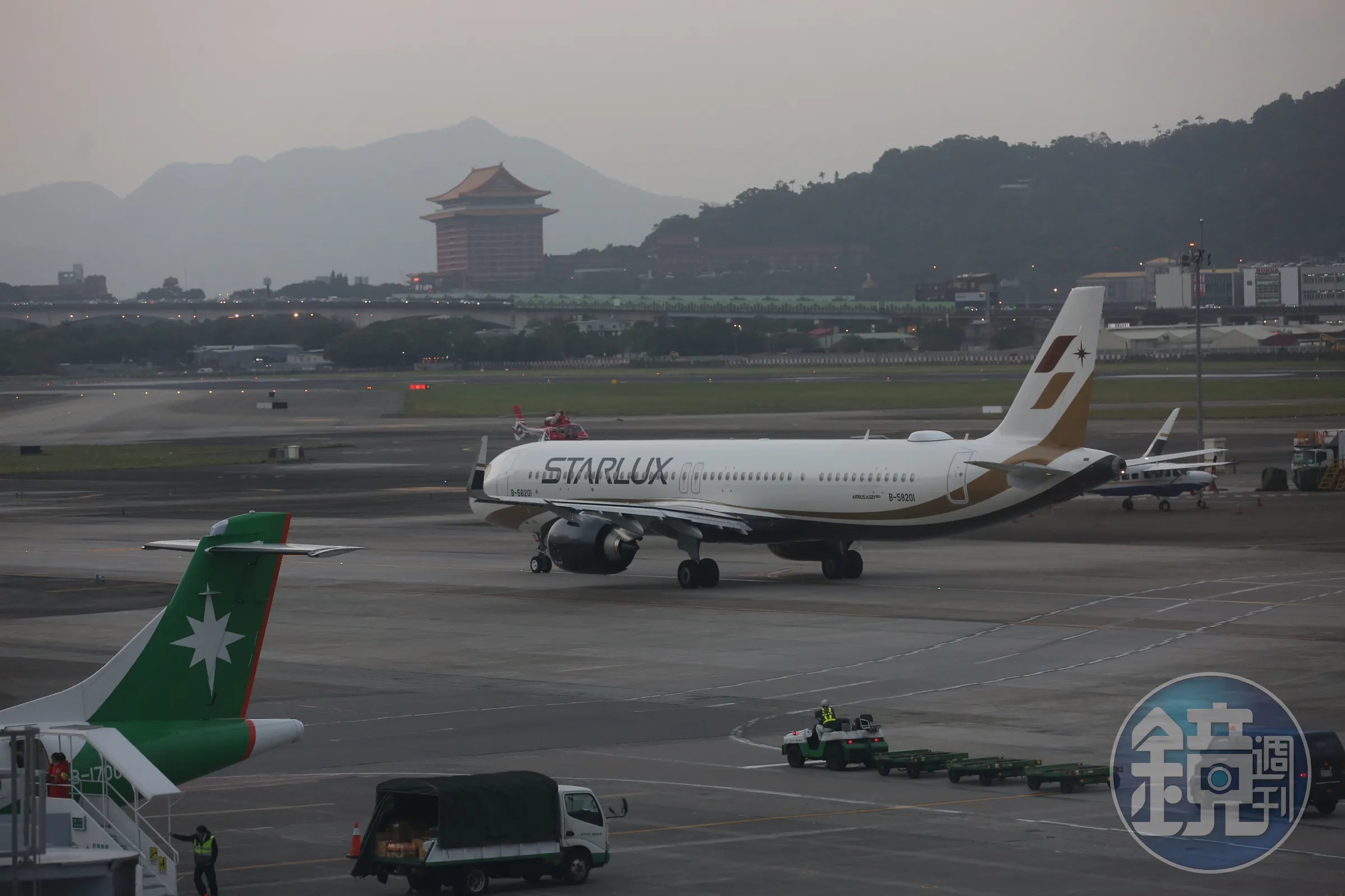 雙北大雷雨來襲，松山機場一度暫停地面作業。（示意圖，本刊資料照）