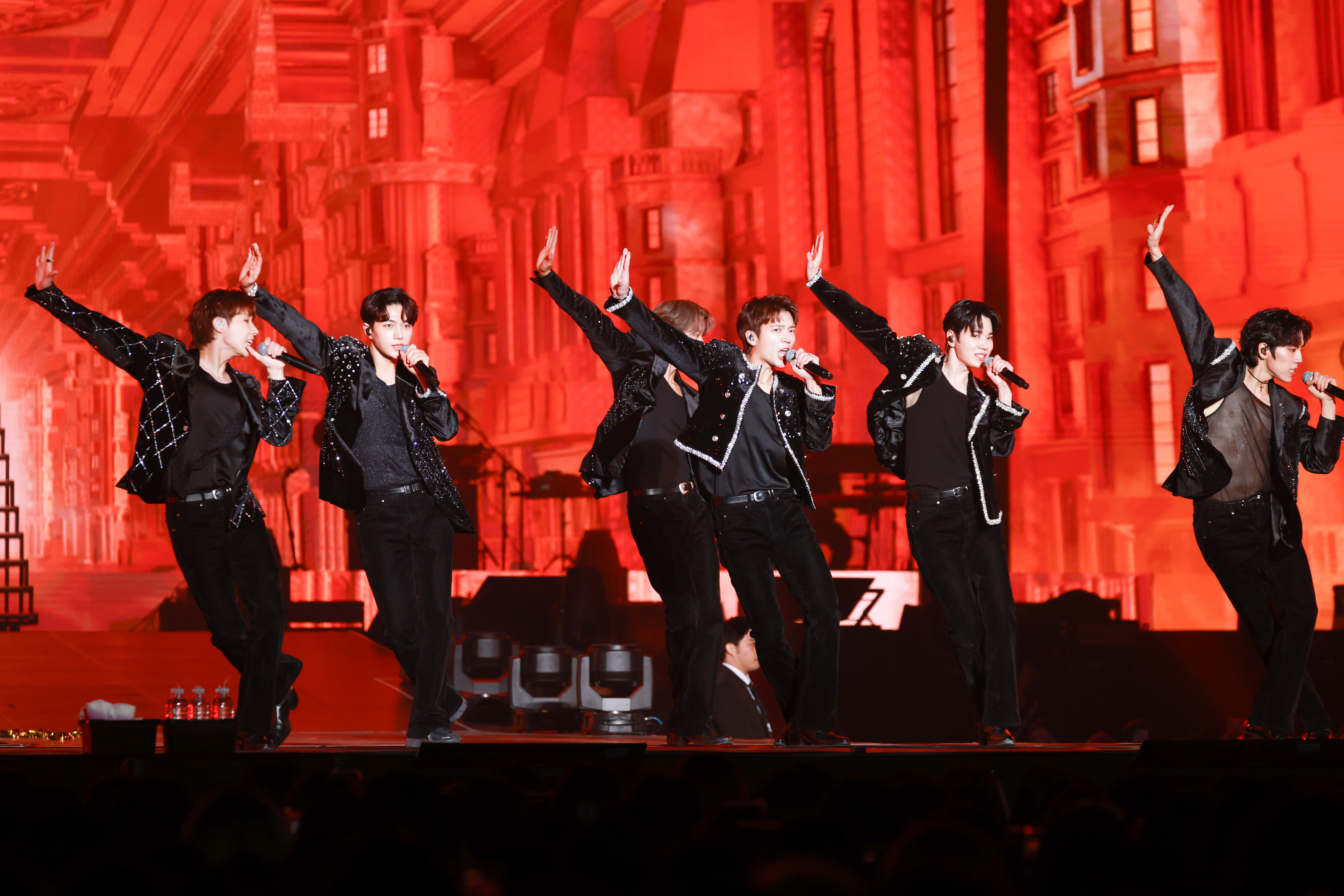 刀群舞男團INFINITE本週六、日在林口體育館開唱，展現唱跳俱佳的舞台。