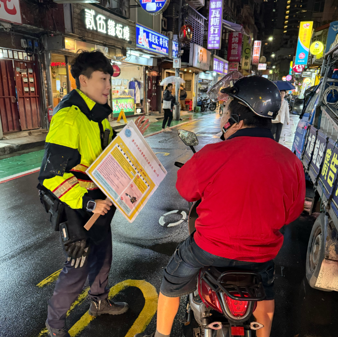 微電車新制將於30日上路,警方宣導後將加強執法。(警方提供)