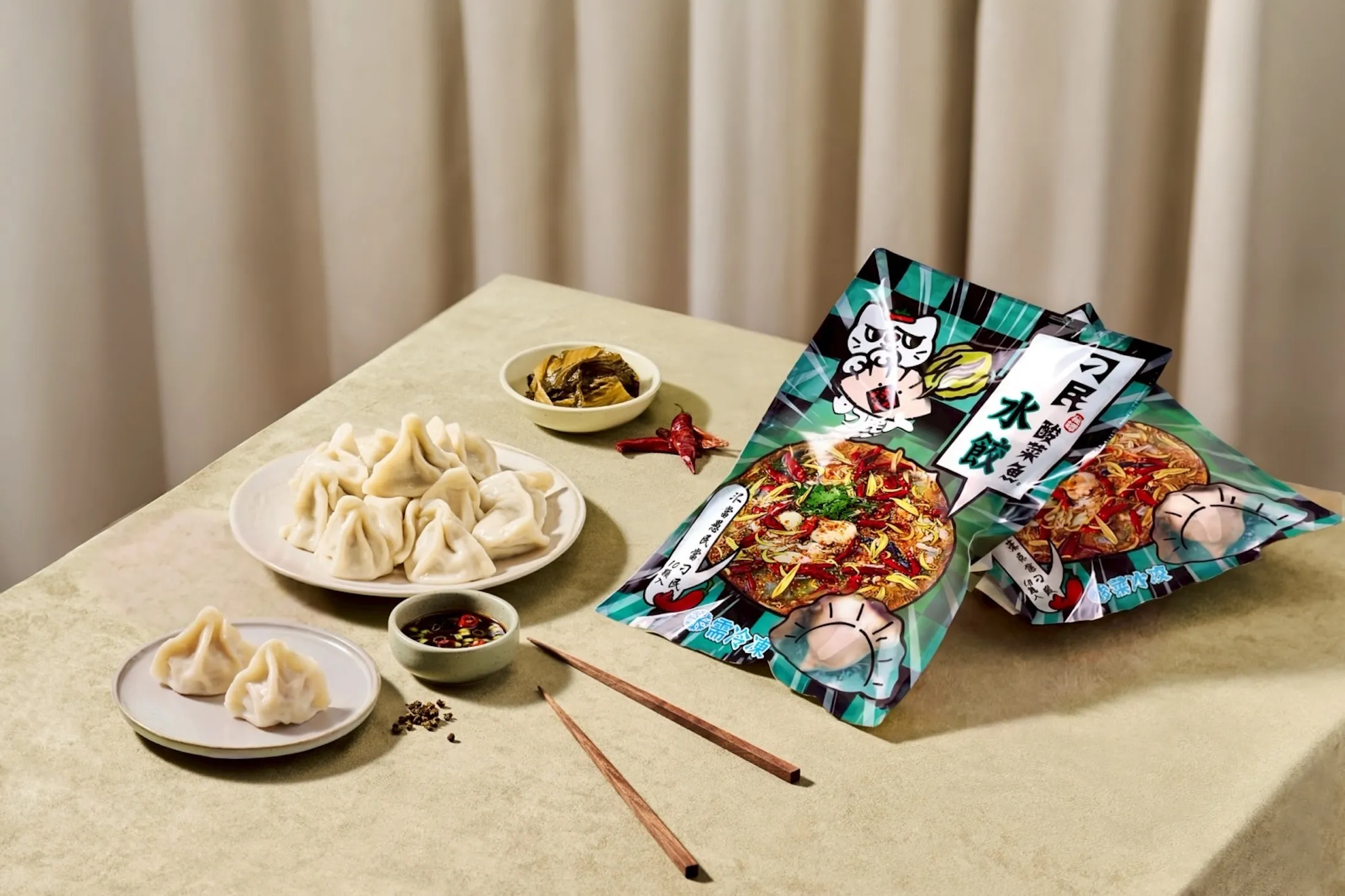 繼去年推出深受好評的秘罈酸菜魚加料版冷凍組，「刁民酸菜魚」日前再度推出新品「酸菜魚冷凍水餃」。
