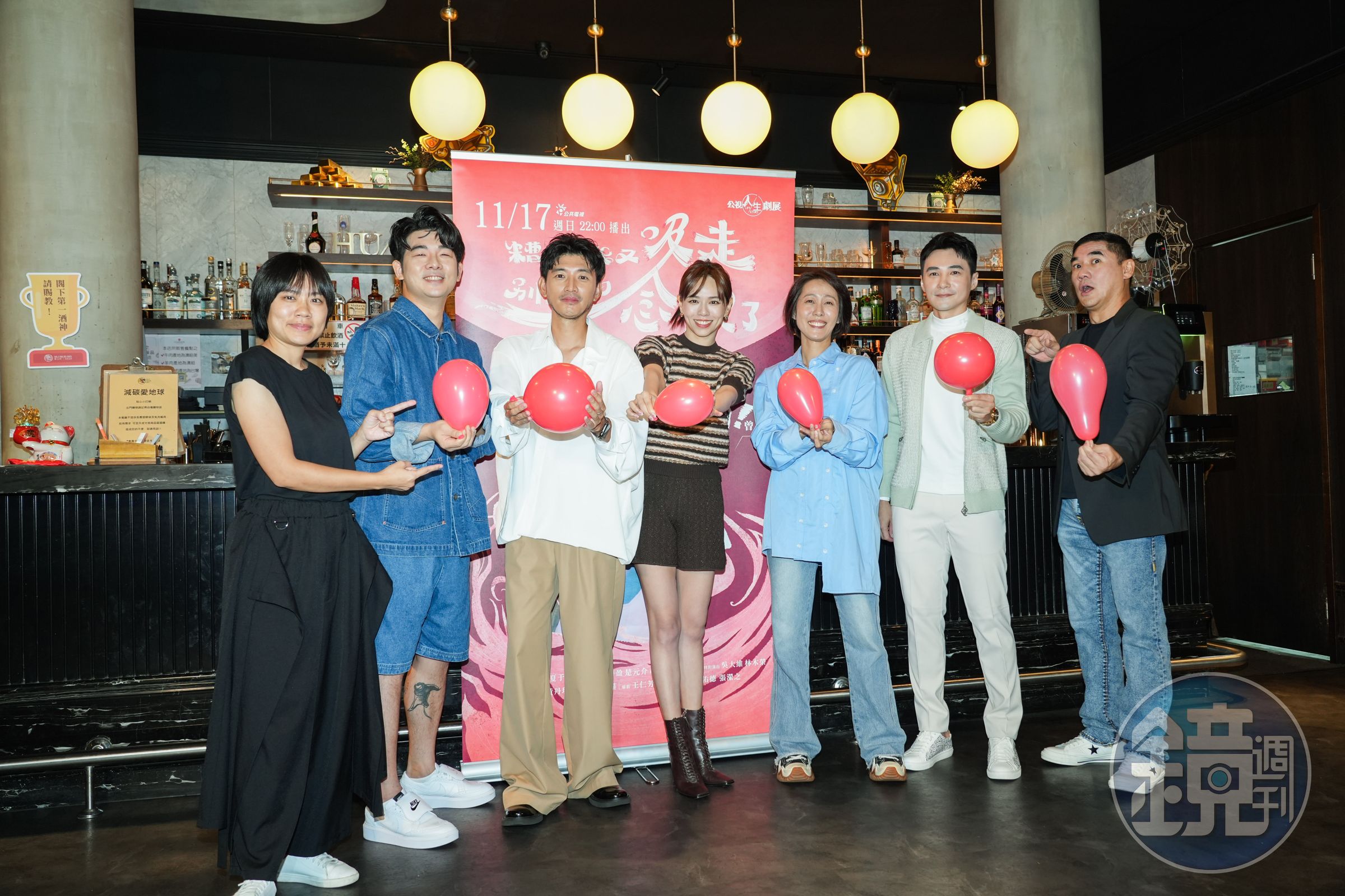 吳大維和《糟糕!我又吸走別人的念頭了》演員群開心合影。