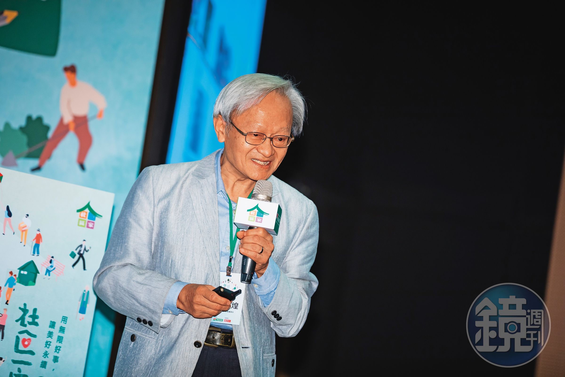 新港文教基金會創會董事長陳錦煌醫師分享,嘉義新港和國際交流後的最大收穫,就是達到社區文化傳承與創新,也突破外交困境。(攝影組)