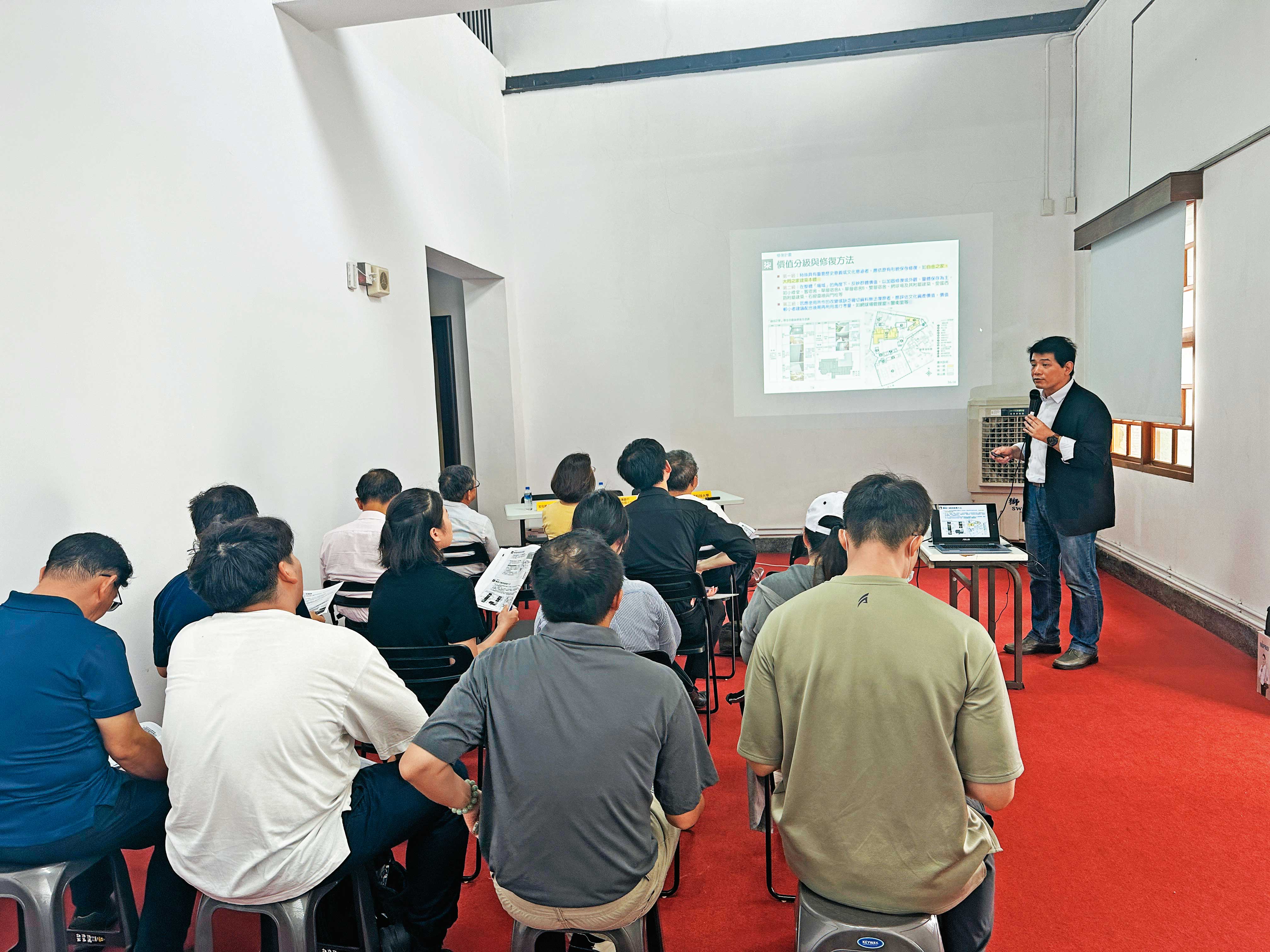 台銀所屬的古蹟自由之家，日前委託研究單位舉辦再利用計畫說明會，目前該空間仍被嚴家後代借用暫放文物。（黃驛淵攝）