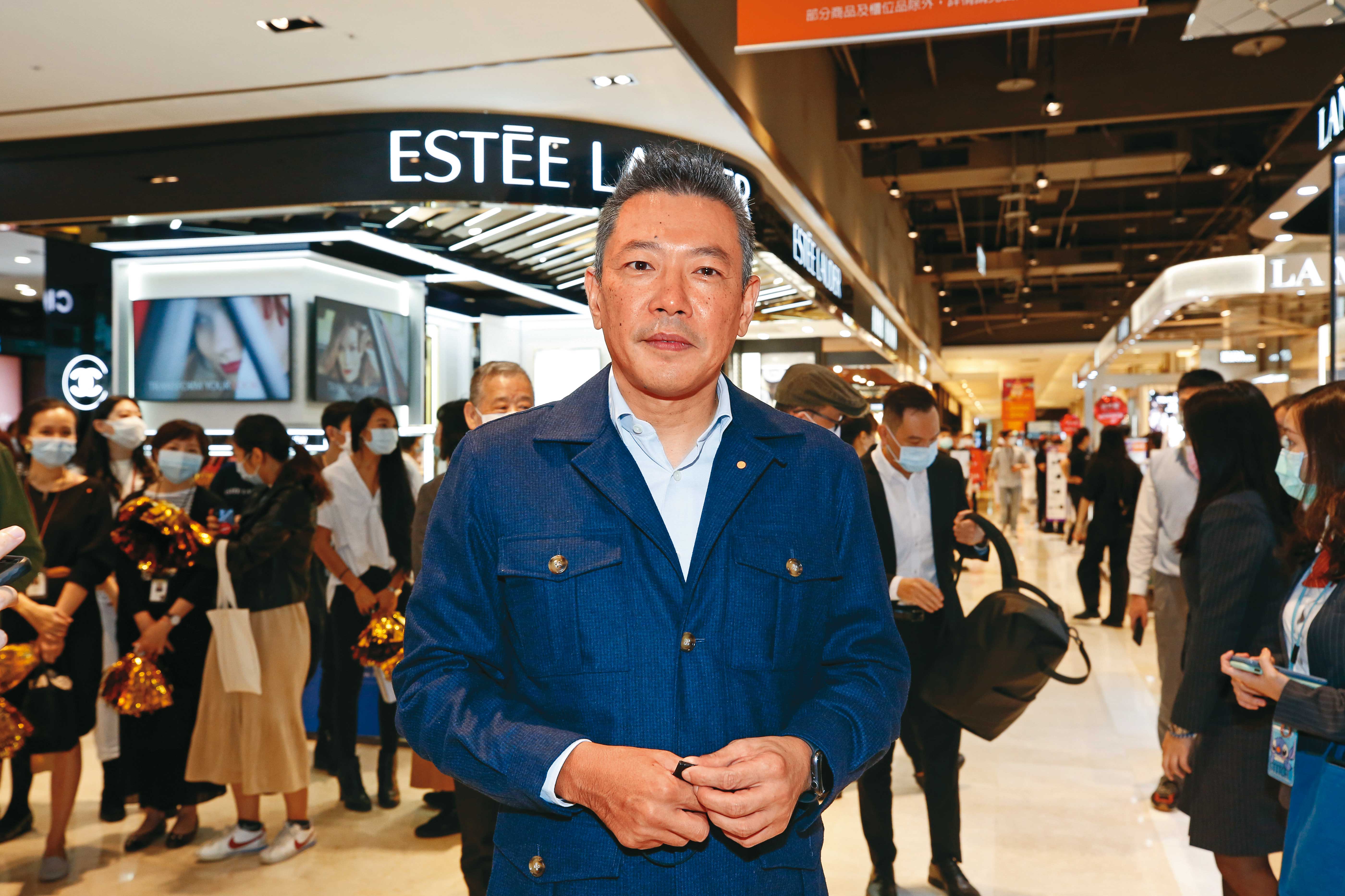 現任總經理吳昕陽家族經營新光三越多年，如今改選董座再爆叔侄對槓。