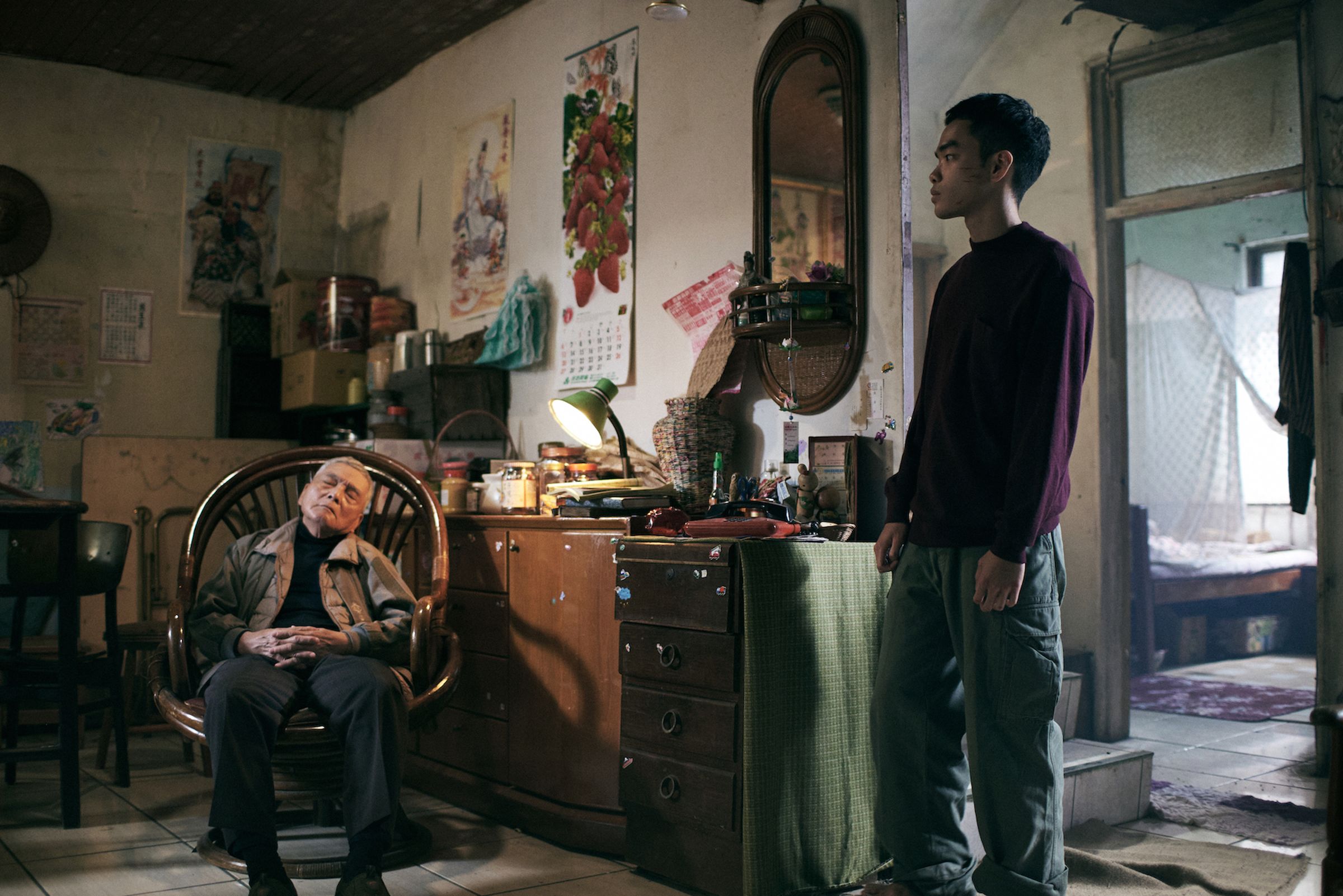 《明天比昨天長久》啟用新人演員陳嘉良（右）主演兒子一角。（飛望影像提供）