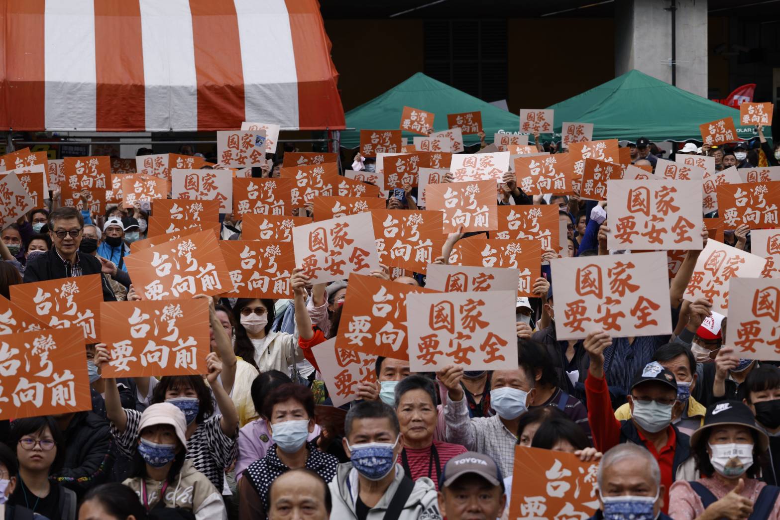 民進黨則自今（15日）起舉辦8場「人民是頭家」政策宣講會。