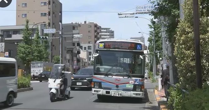 日本東京都大田區一處公車站附近今日上午發生傷害案件。（翻攝自X@seshiru0602）