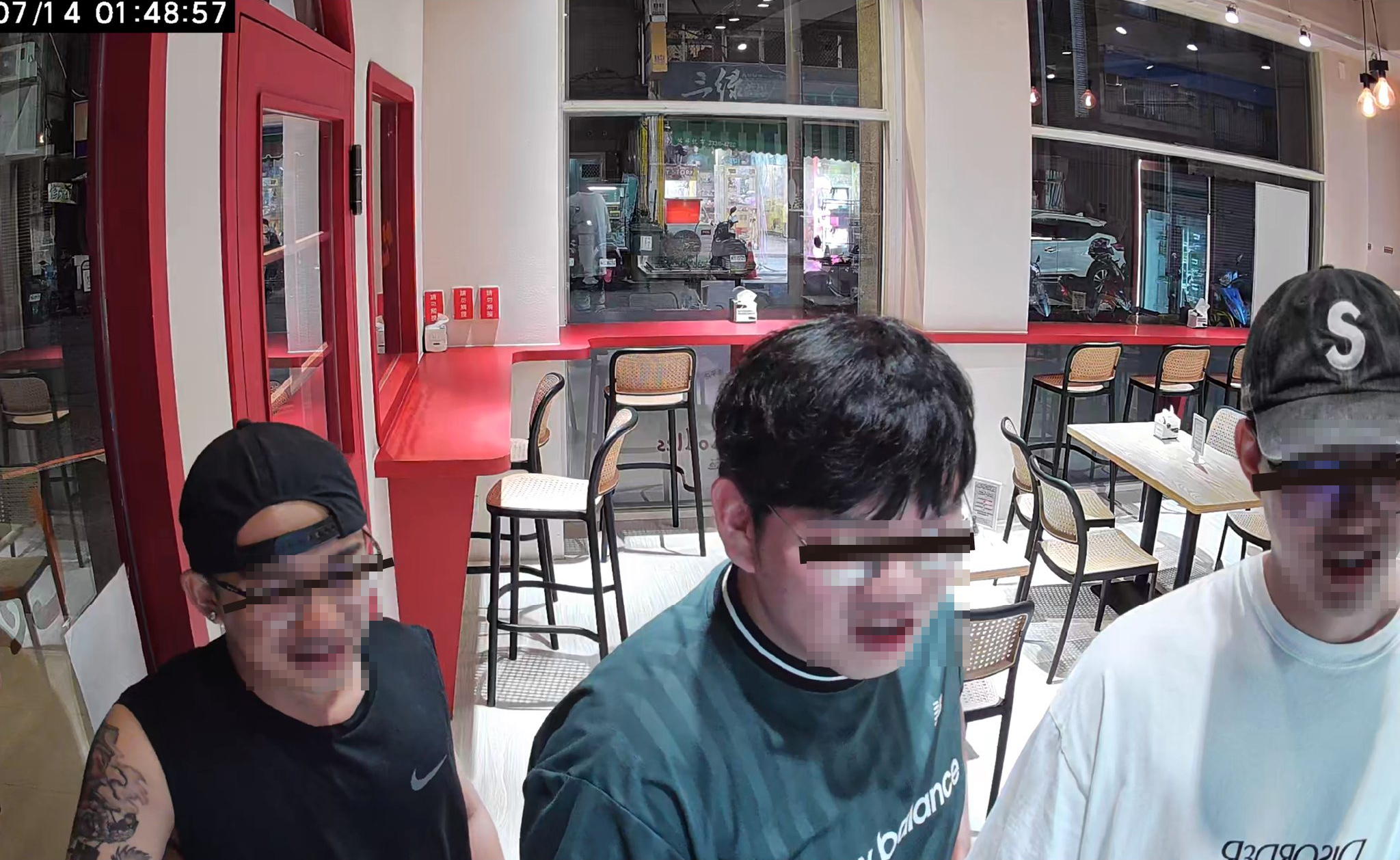 台中逢甲夜市出現「歡樂小偷3兄弟」。（翻攝臉書）