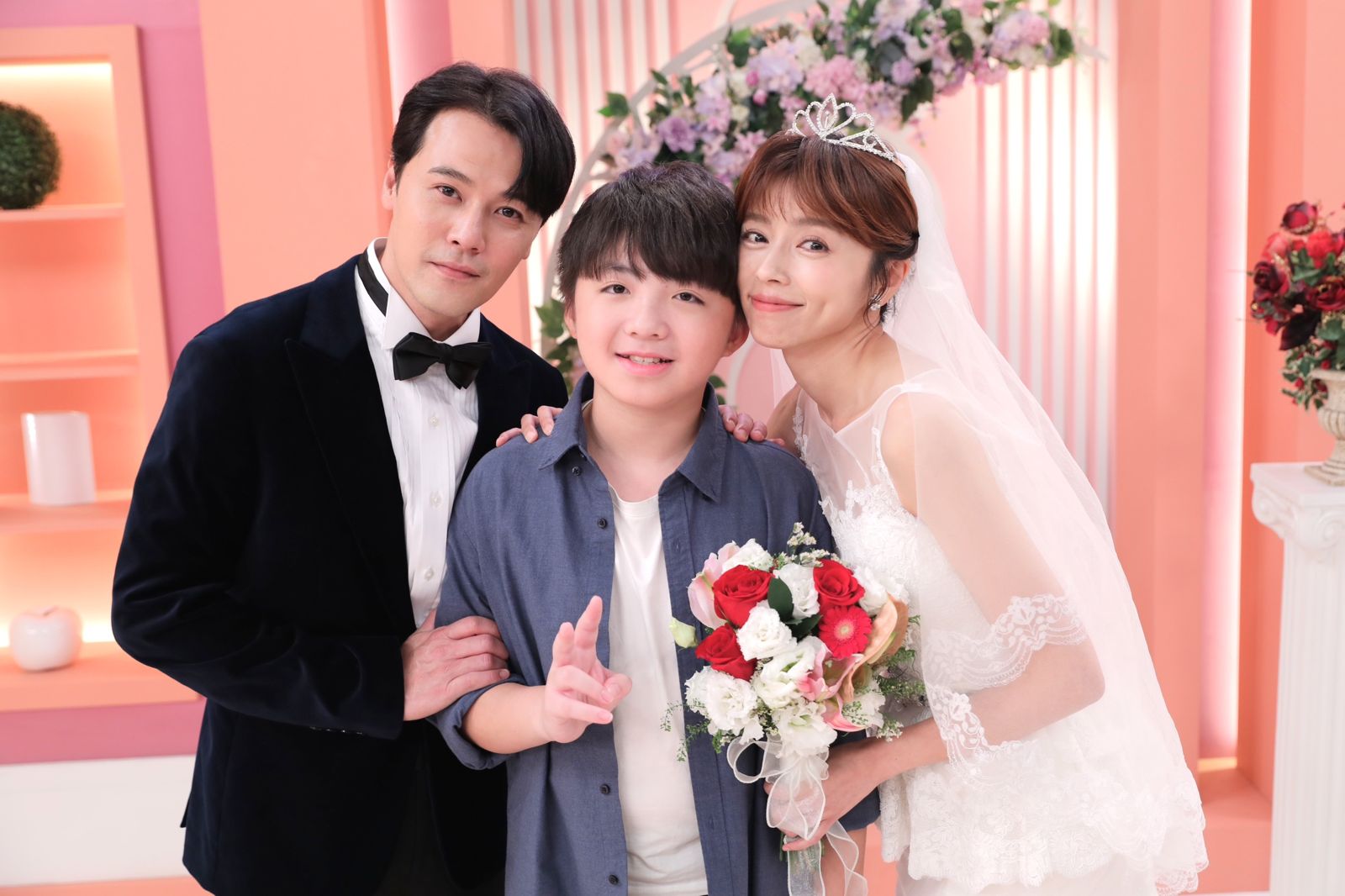 不可能好好結婚吧 王瞳披婚紗遭檢警突擊