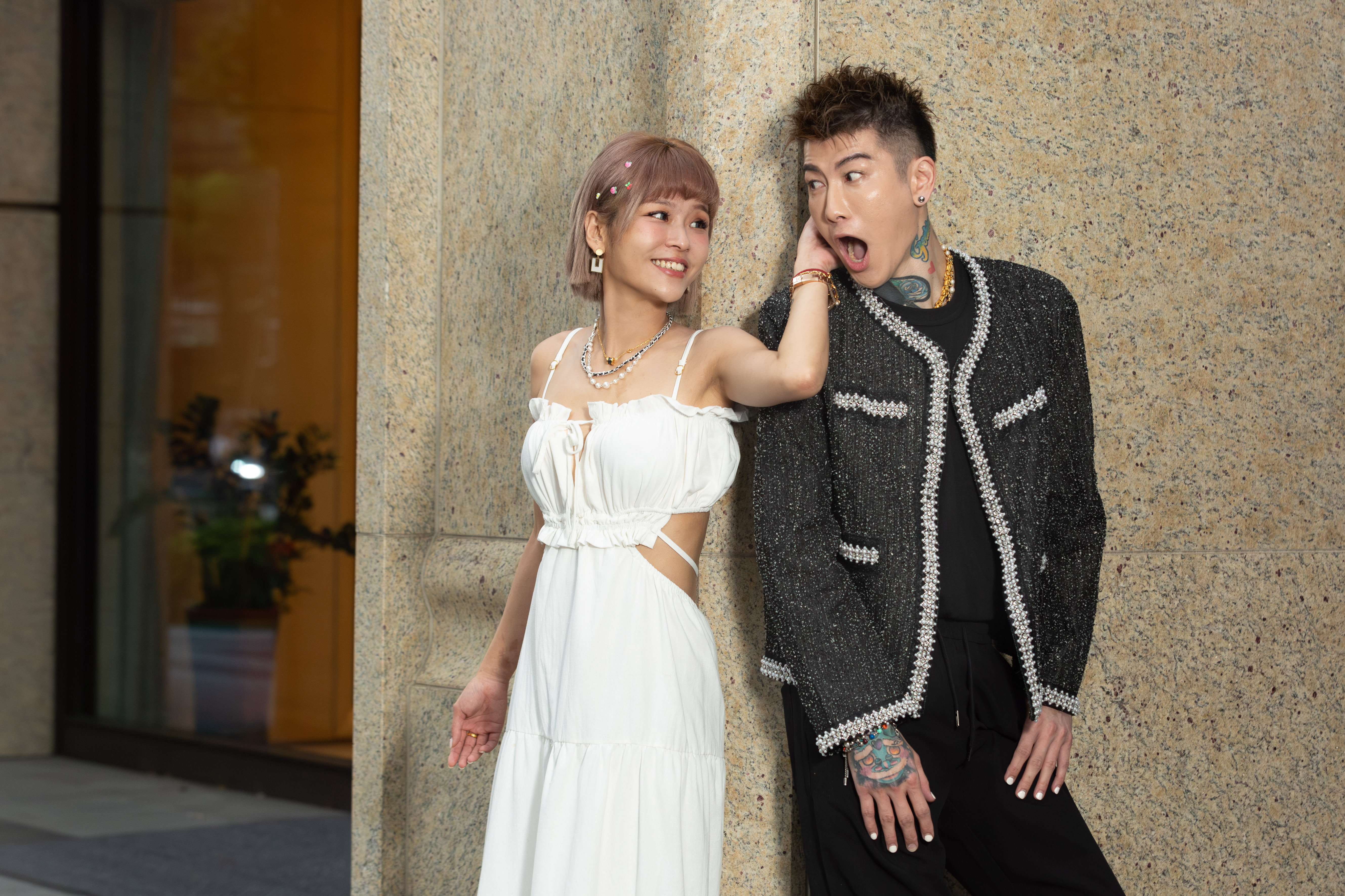 丟丟妹和男友Tommy正熱戀時期，卻被告誡不能結婚。