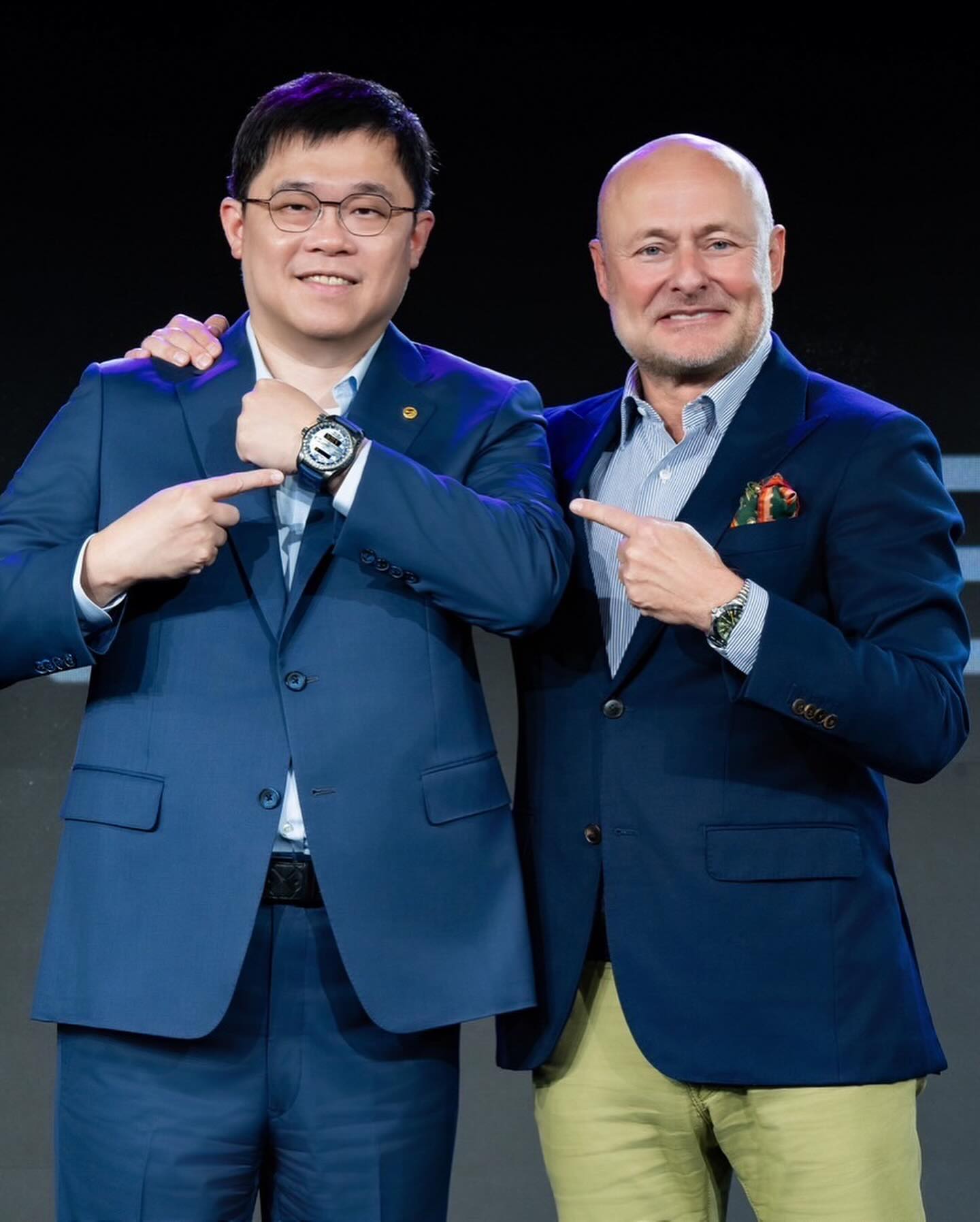 百年靈總裁Georges Kern(右)與星宇航空創辦人張國煒(左),在百年靈與星宇航空聯名錶款記者會上風靡全場。