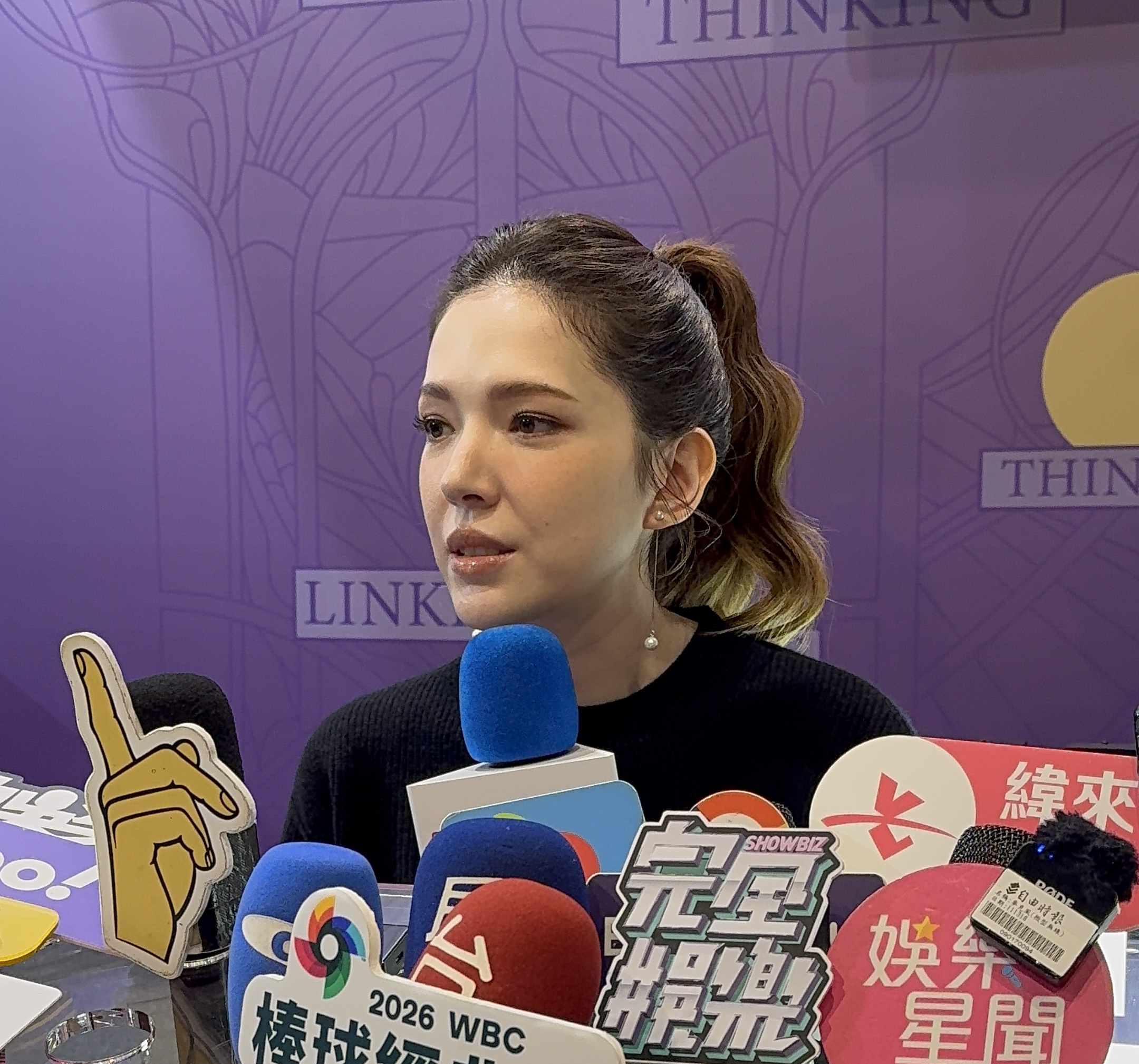 許瑋甯提到與家人的遺憾忍不住哽咽。