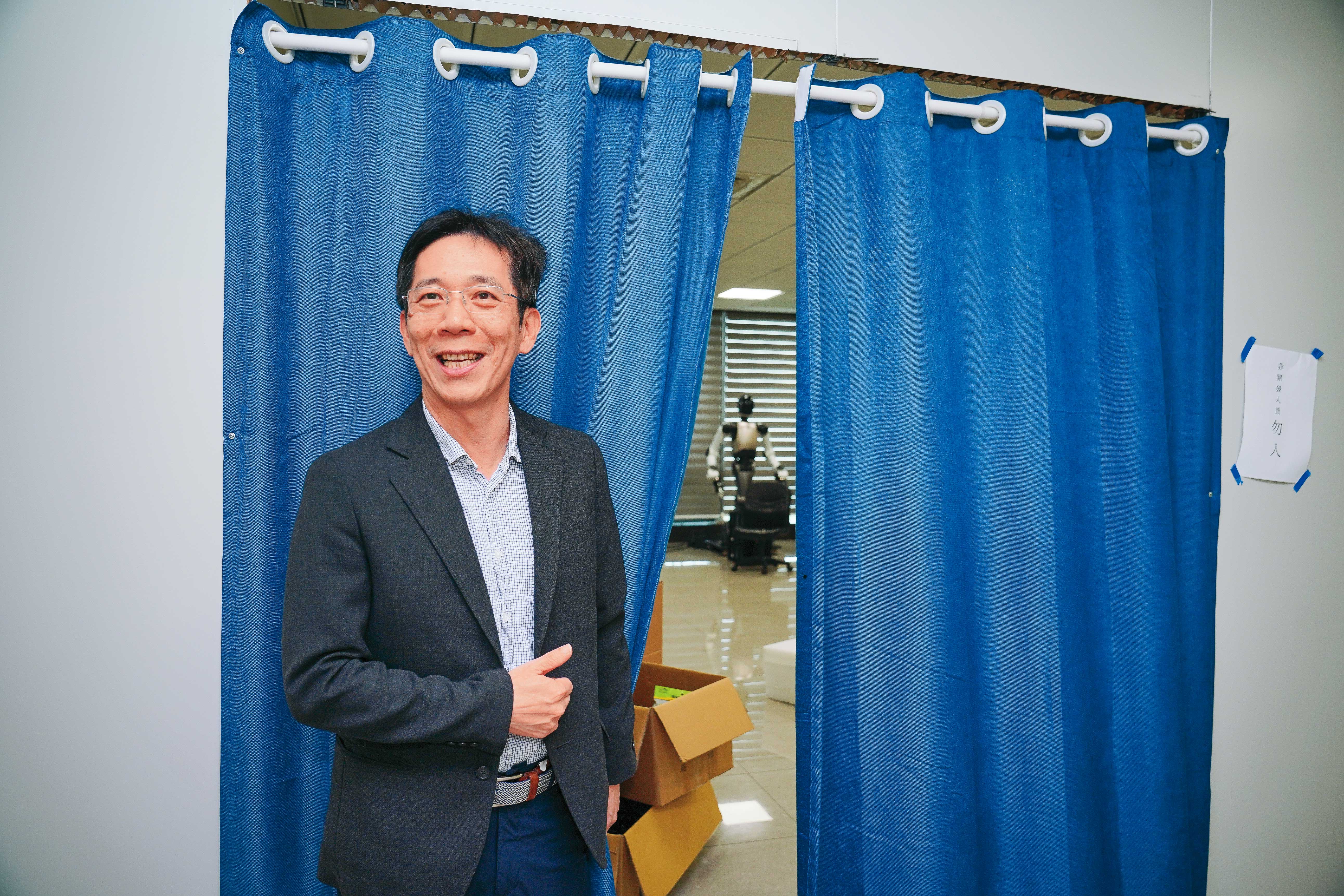 達明機器人營運長黃識忠接受本刊專訪，並介紹達明的祕密實驗室。