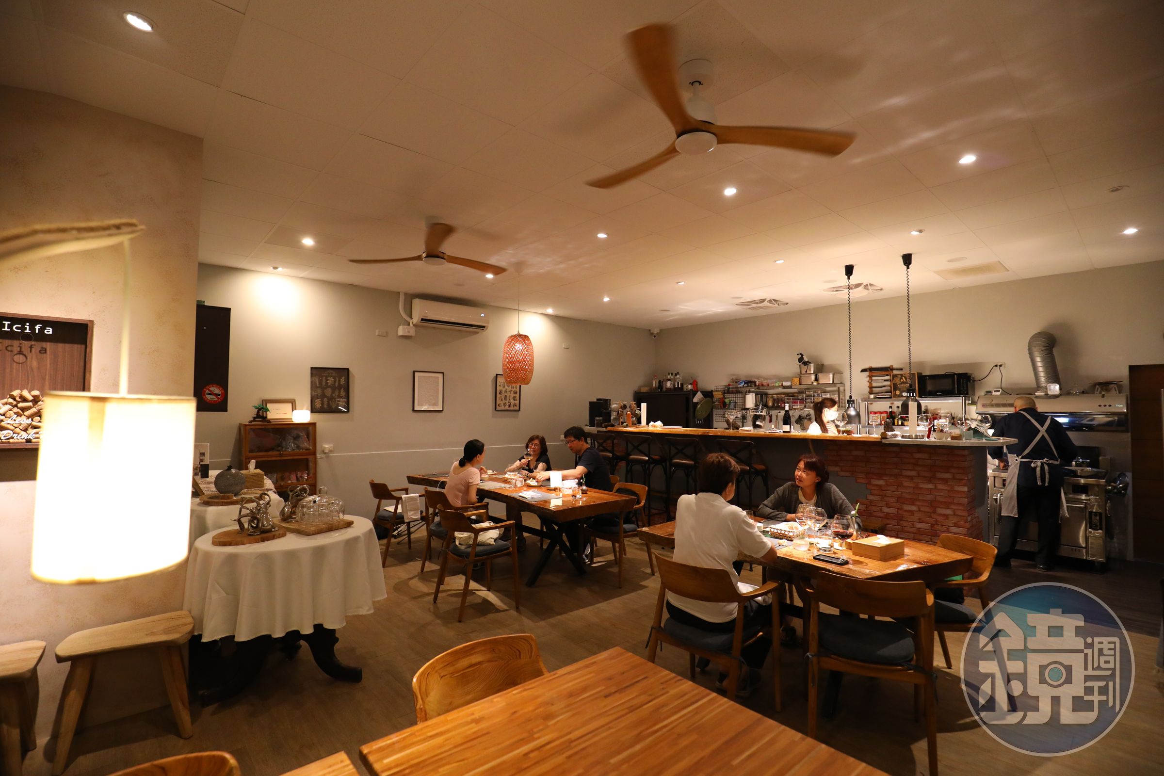 「lCifa法式餐廳」簡單溫馨的空間，有在自家吃飯的輕鬆感。
