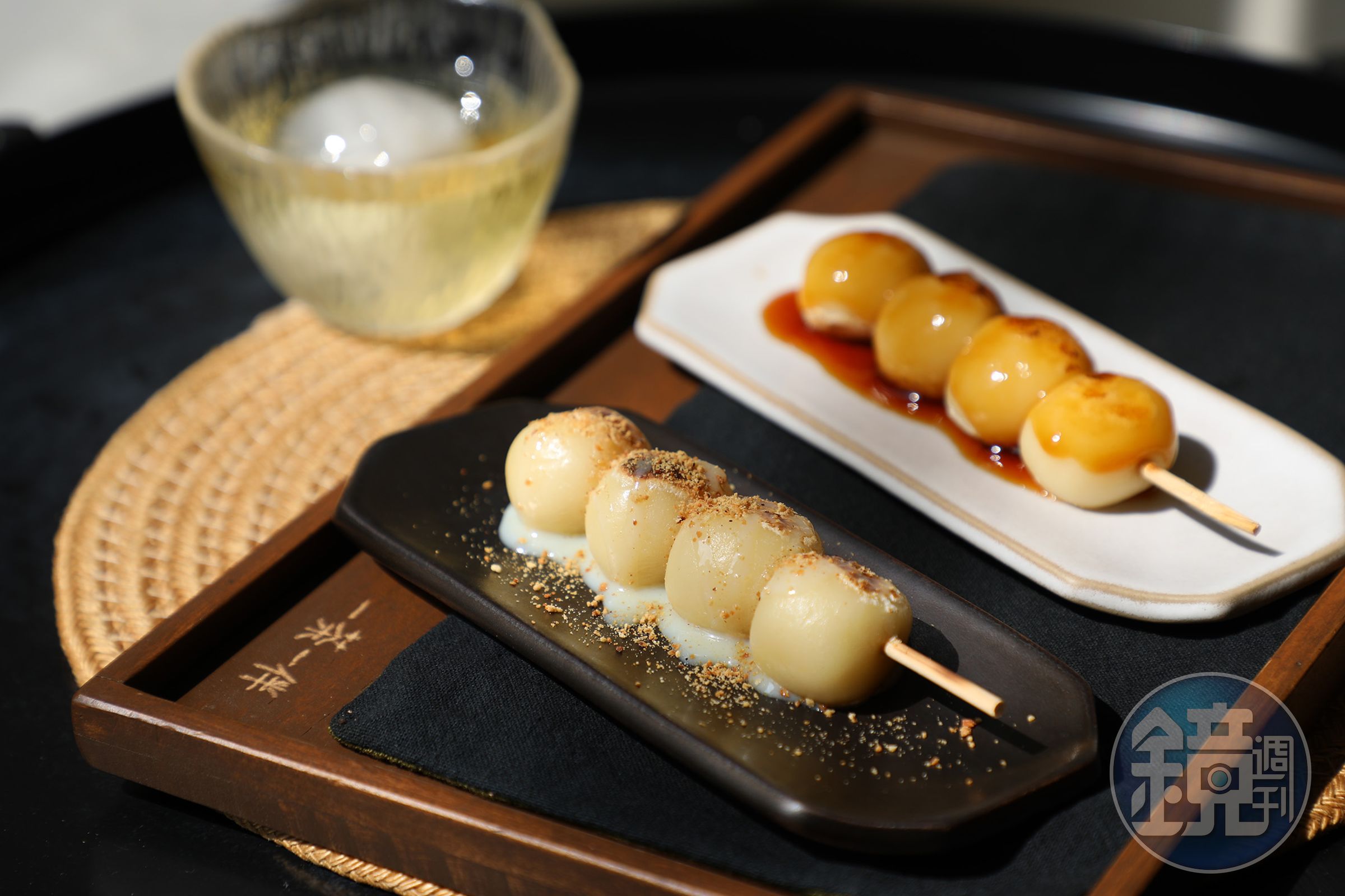 由老闆特製的「烤糰子」，口感Q彈。（60元／串）
