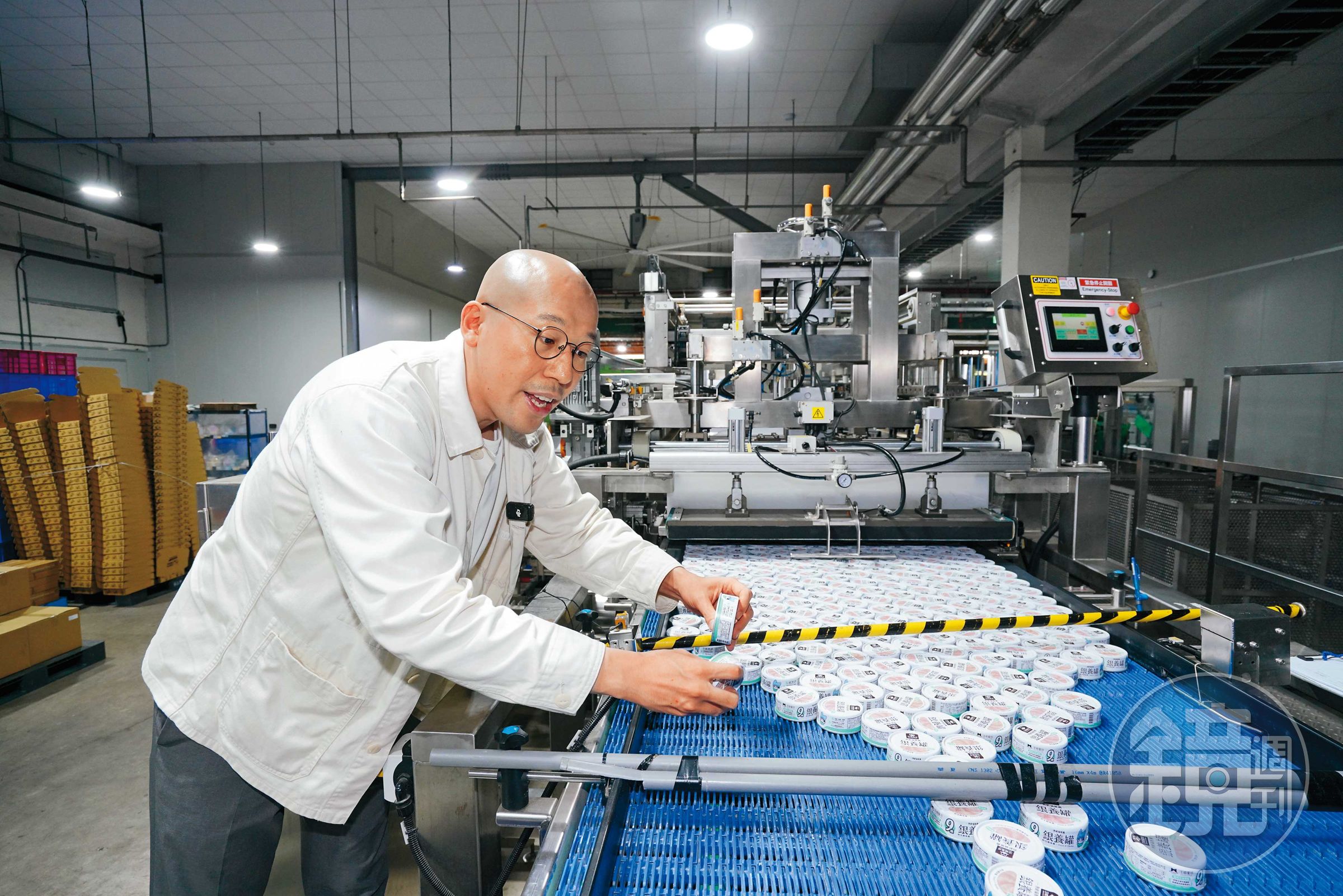 孫宗德首創平價無膠主食罐，不加增稠定型、省成本的瓜爾豆膠等添加物，已是台灣寵食罐頭王。