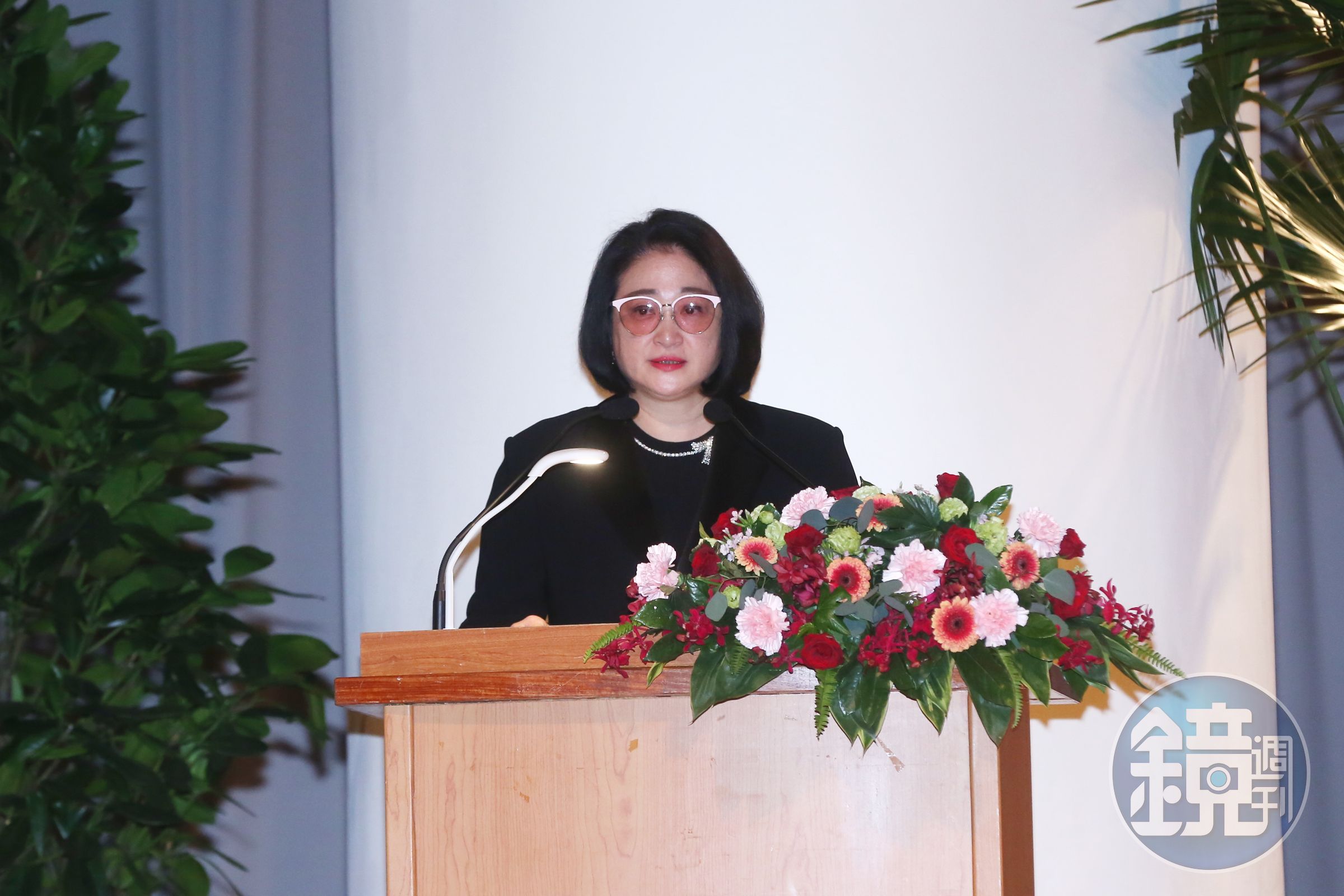 裕日車董事長嚴陳莉蓮於股東會上發表談話。
